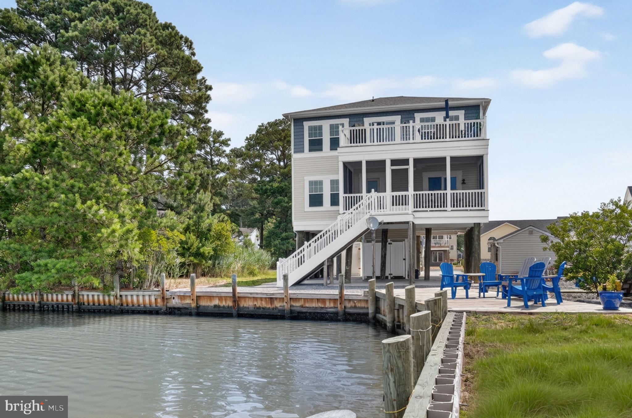 CAPTAIN'S COVE - Residential