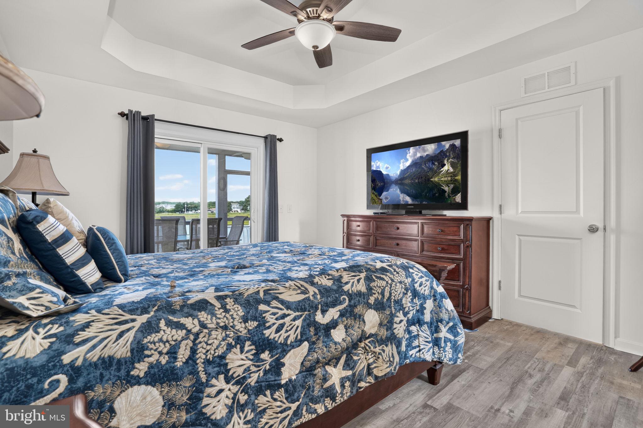 CAPTAIN'S COVE - Residential