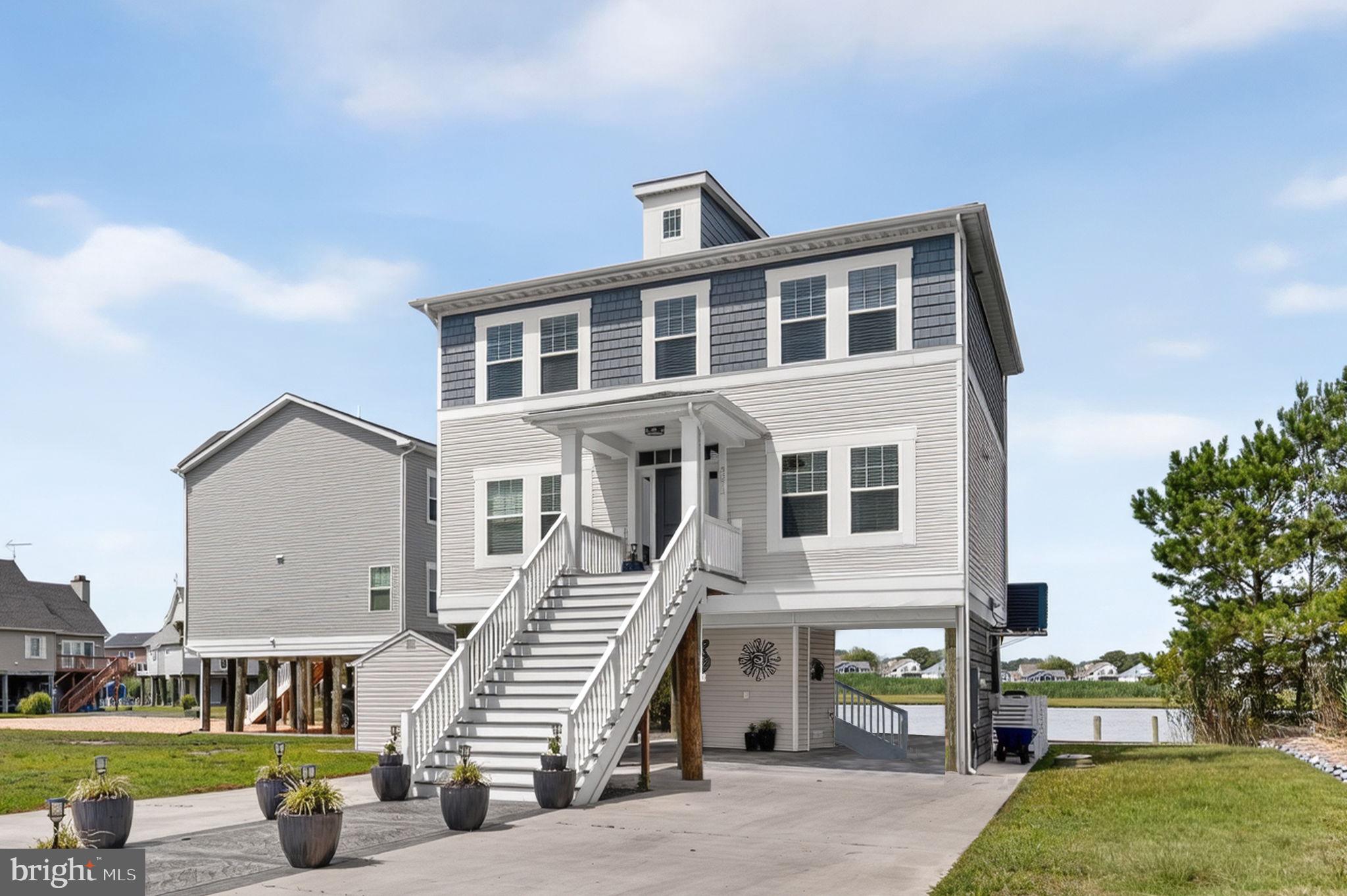CAPTAIN'S COVE - Residential