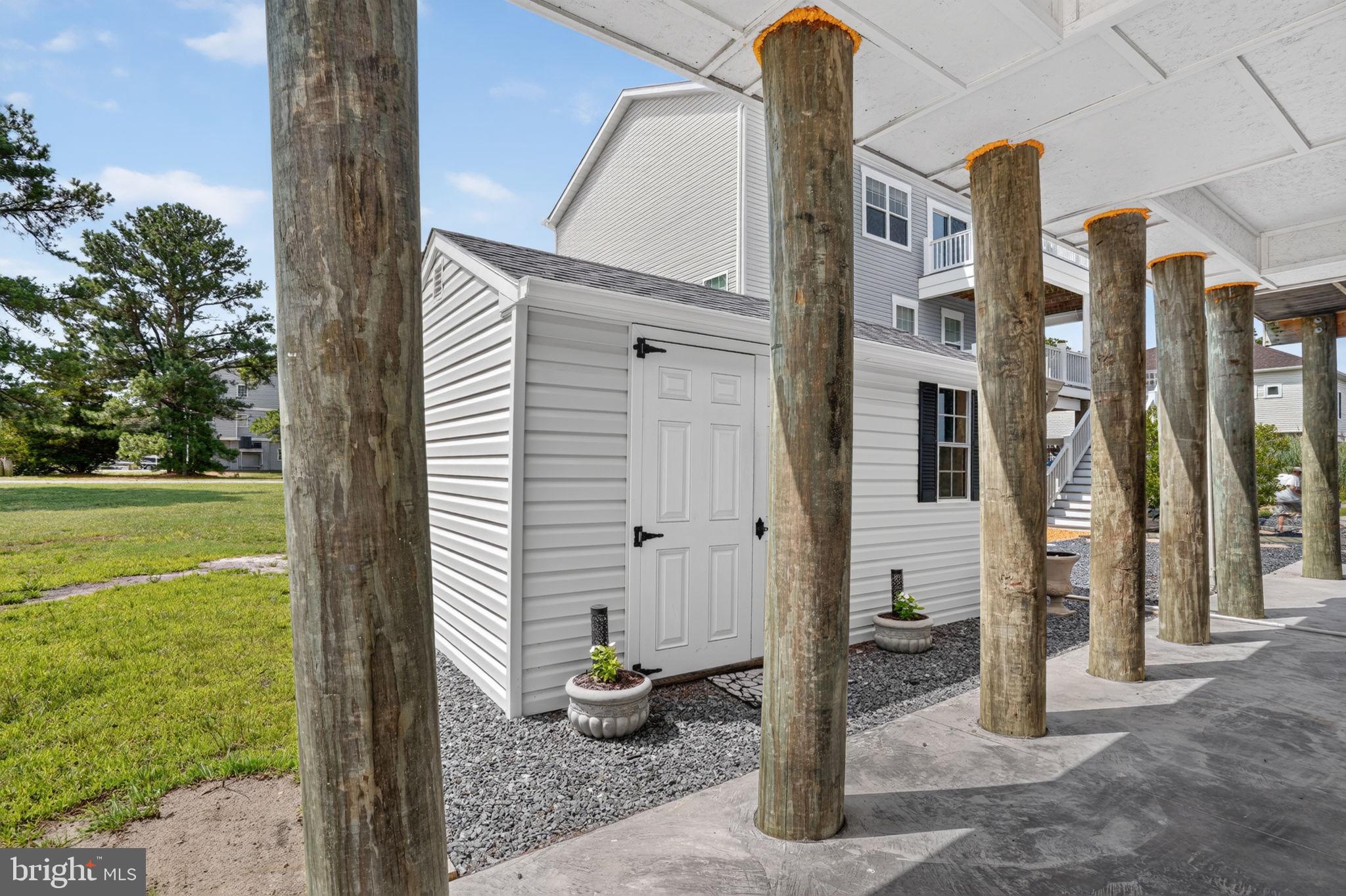 CAPTAIN'S COVE - Residential