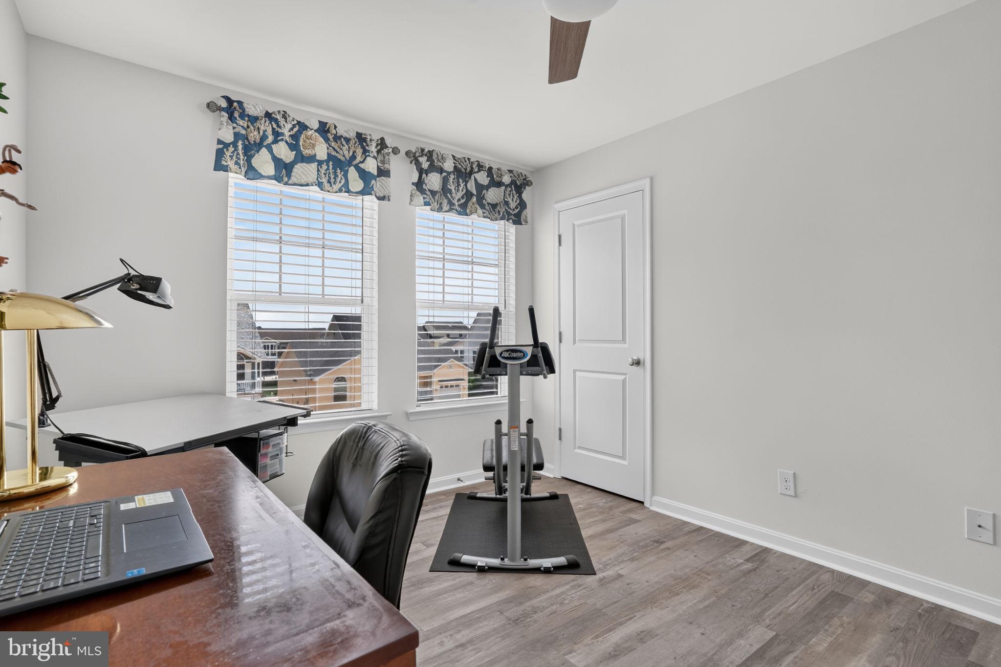 CAPTAIN'S COVE - Residential
