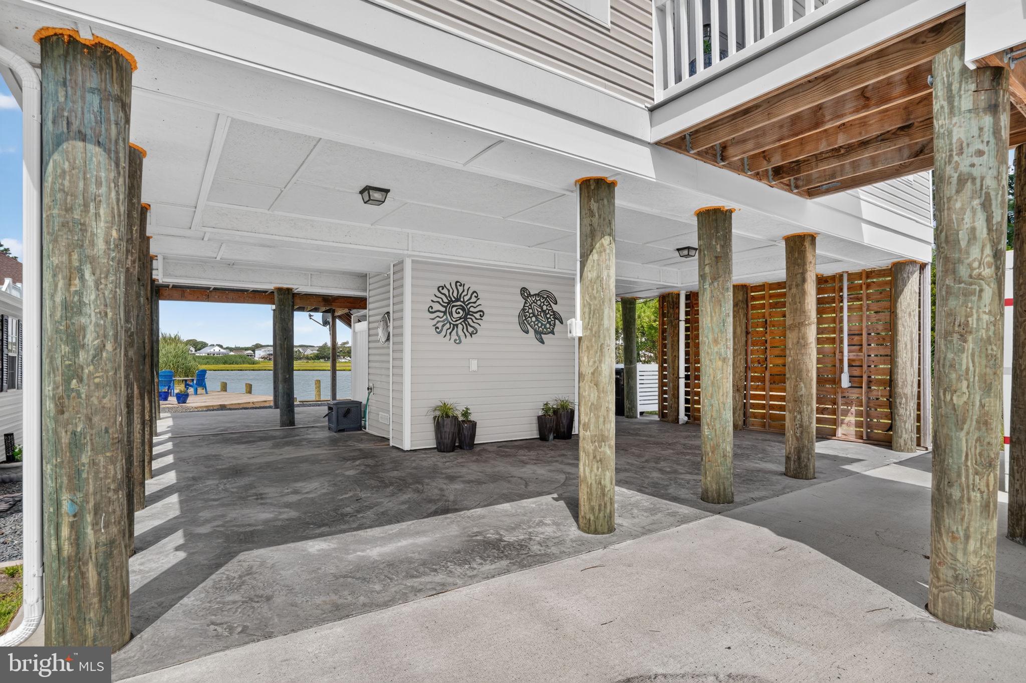 CAPTAIN'S COVE - Residential