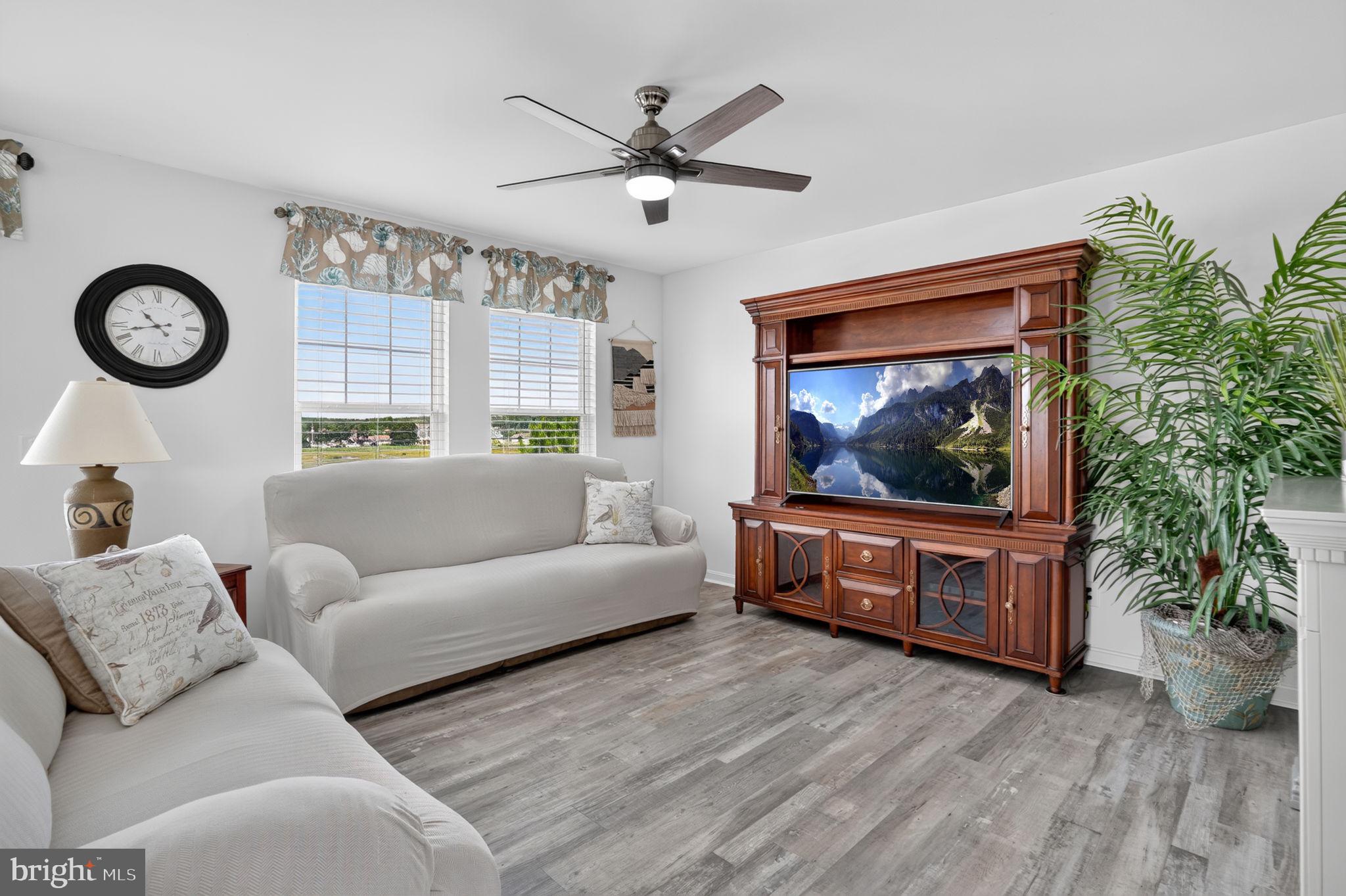 CAPTAIN'S COVE - Residential