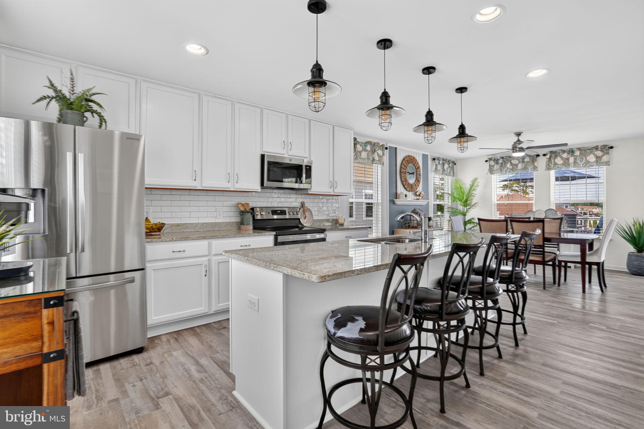 CAPTAIN'S COVE - Residential