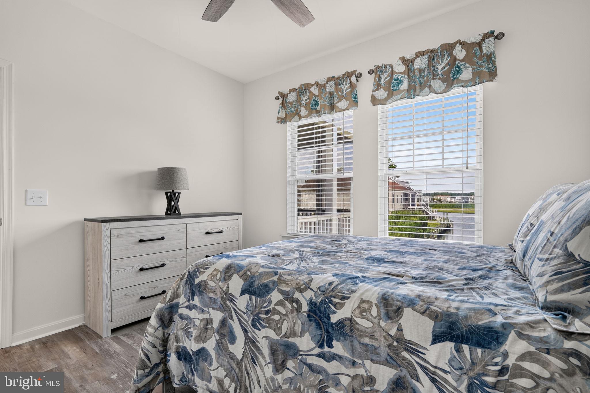 CAPTAIN'S COVE - Residential