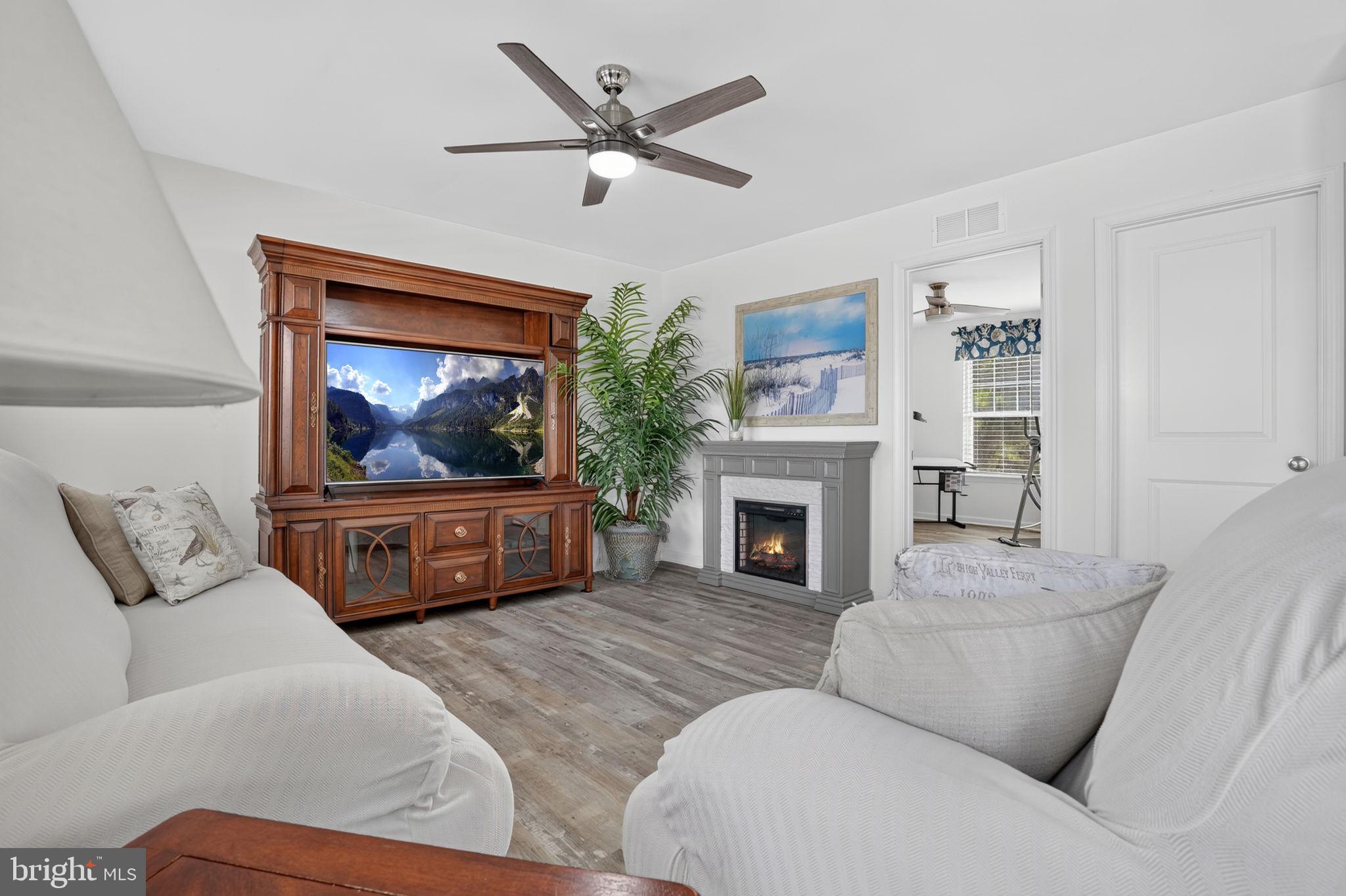 CAPTAIN'S COVE - Residential