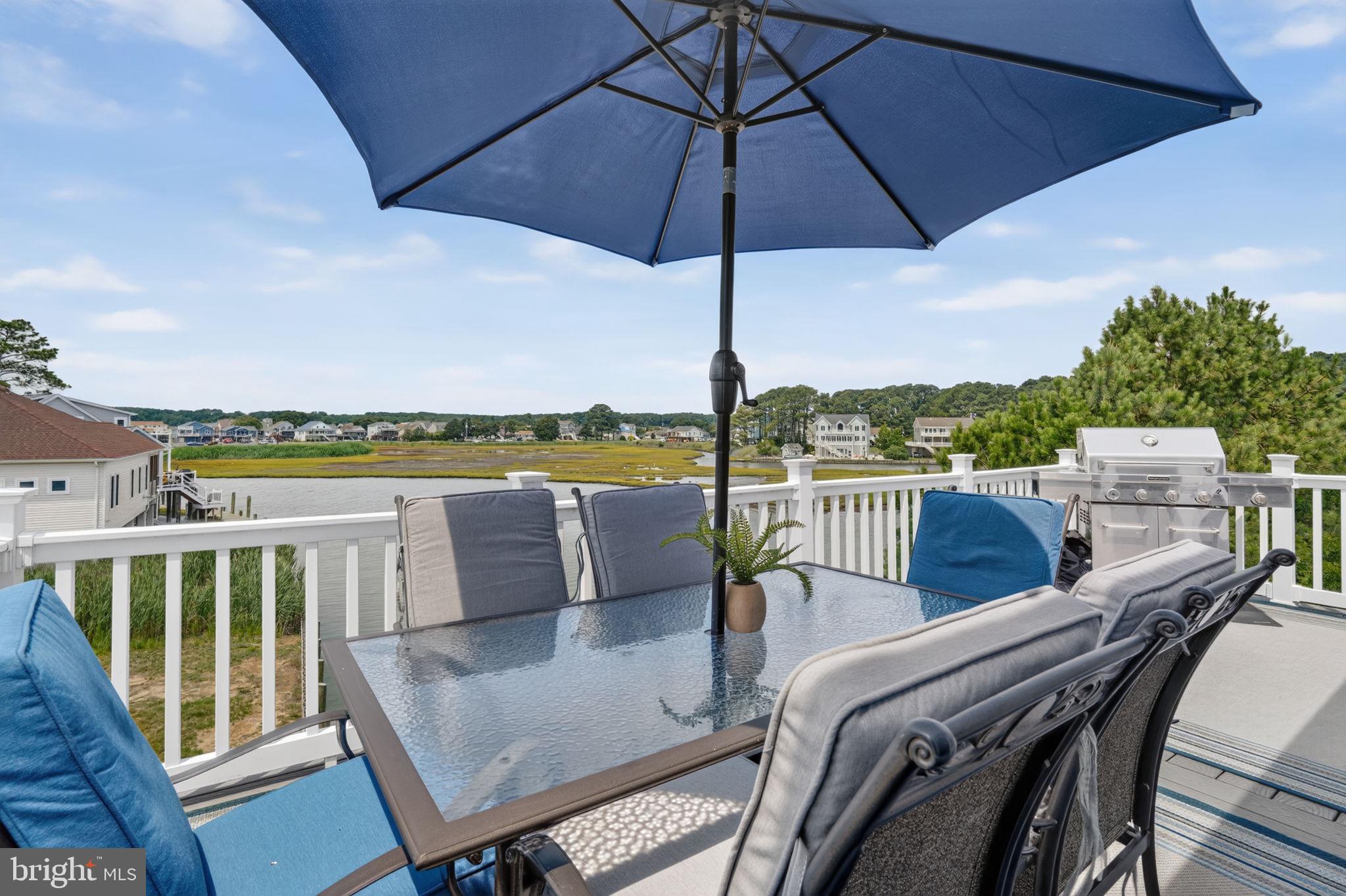 CAPTAIN'S COVE - Residential