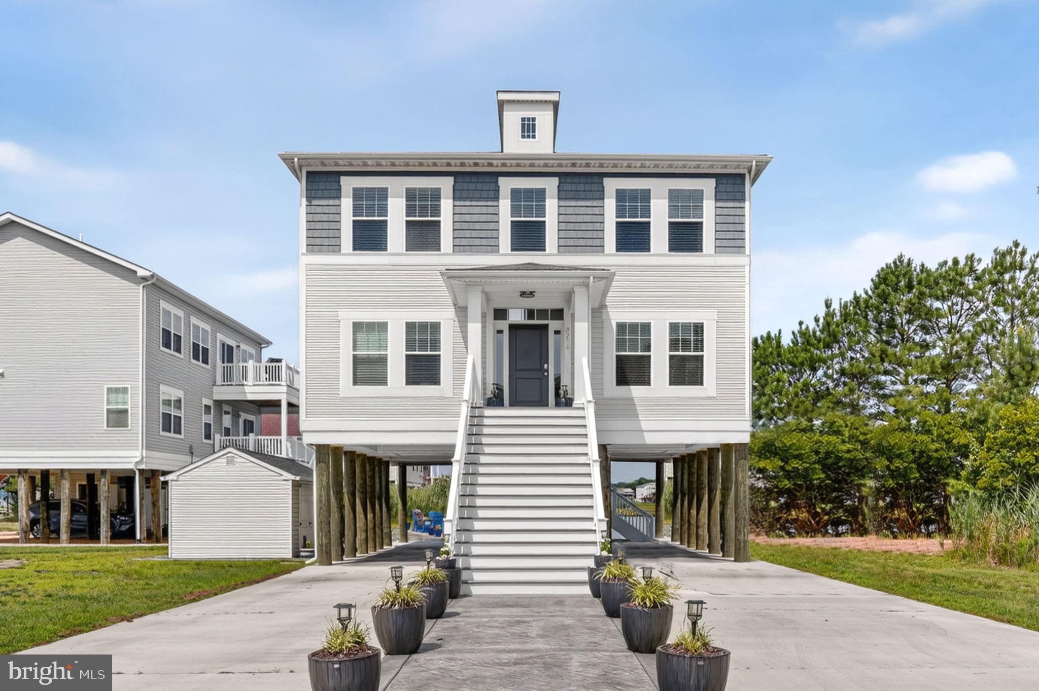 CAPTAIN'S COVE - Residential