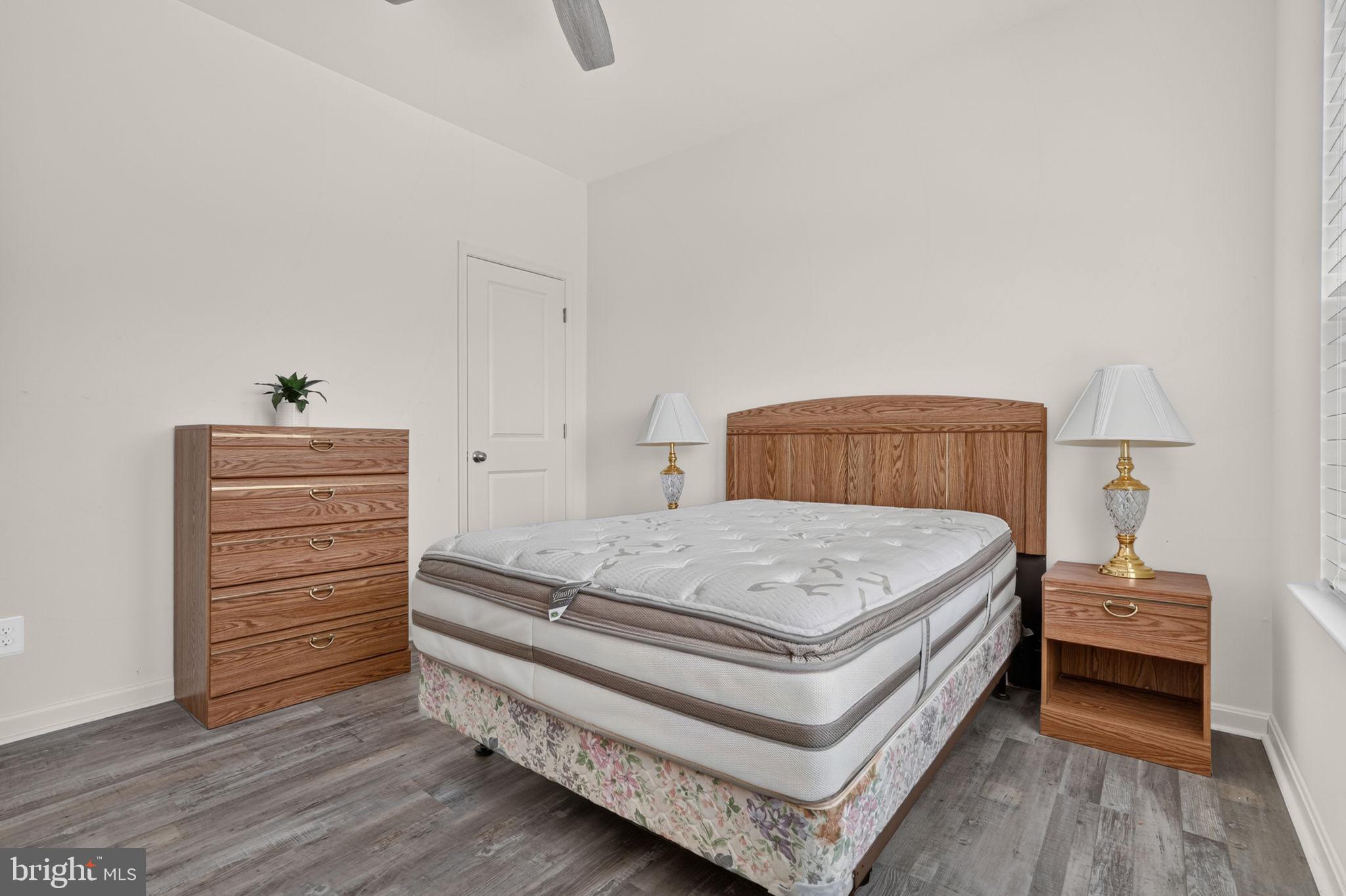 CAPTAIN'S COVE - Residential