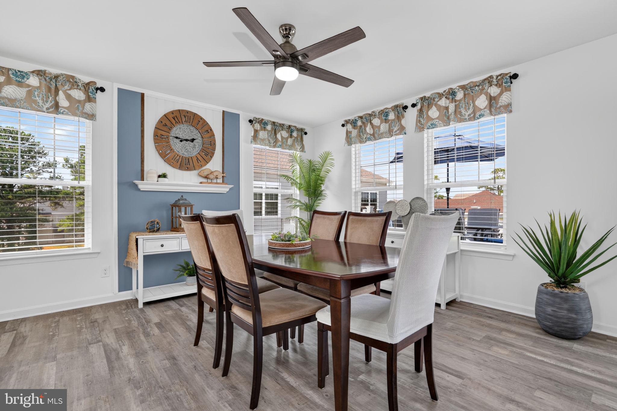 CAPTAIN'S COVE - Residential