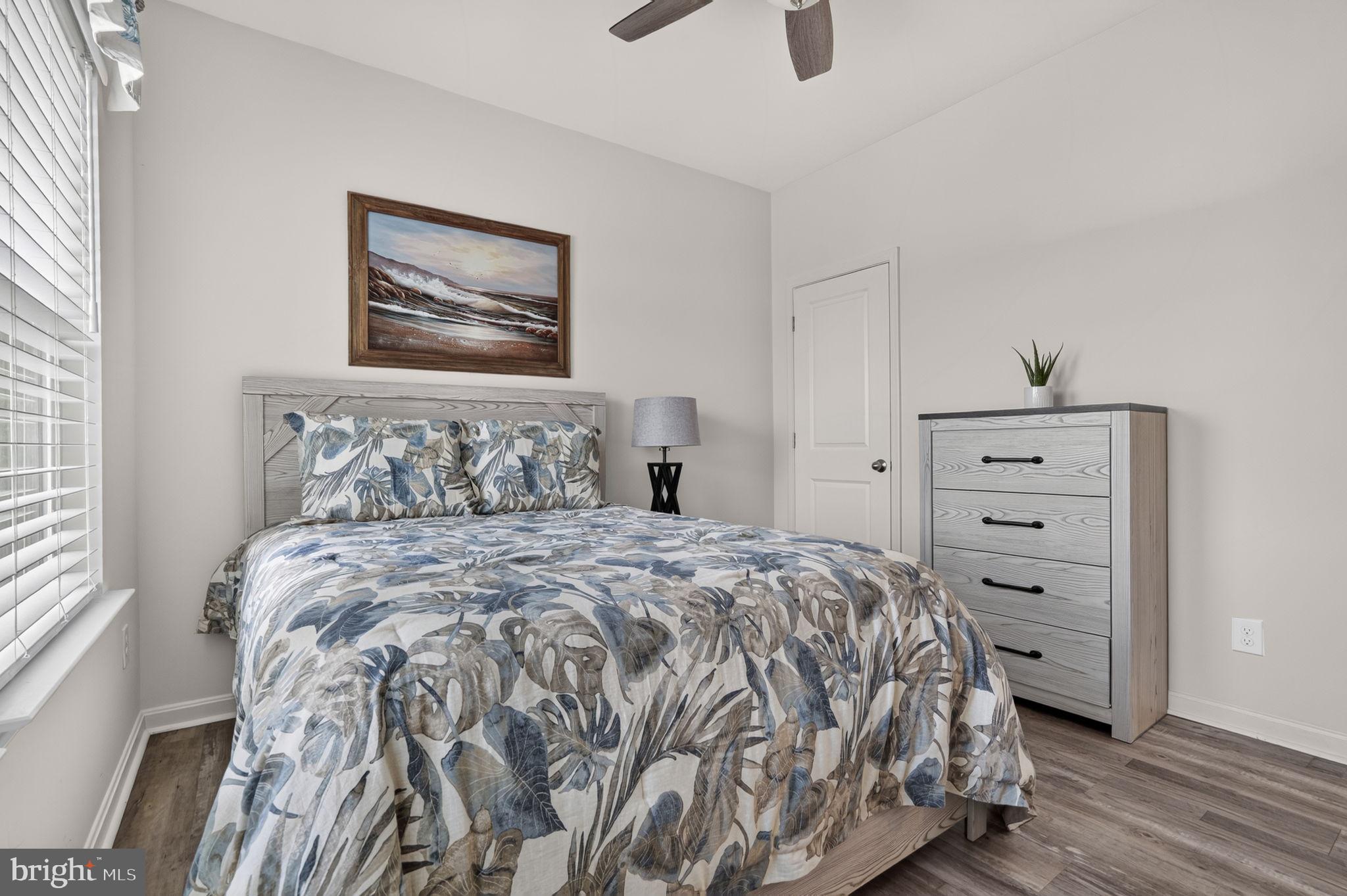 CAPTAIN'S COVE - Residential