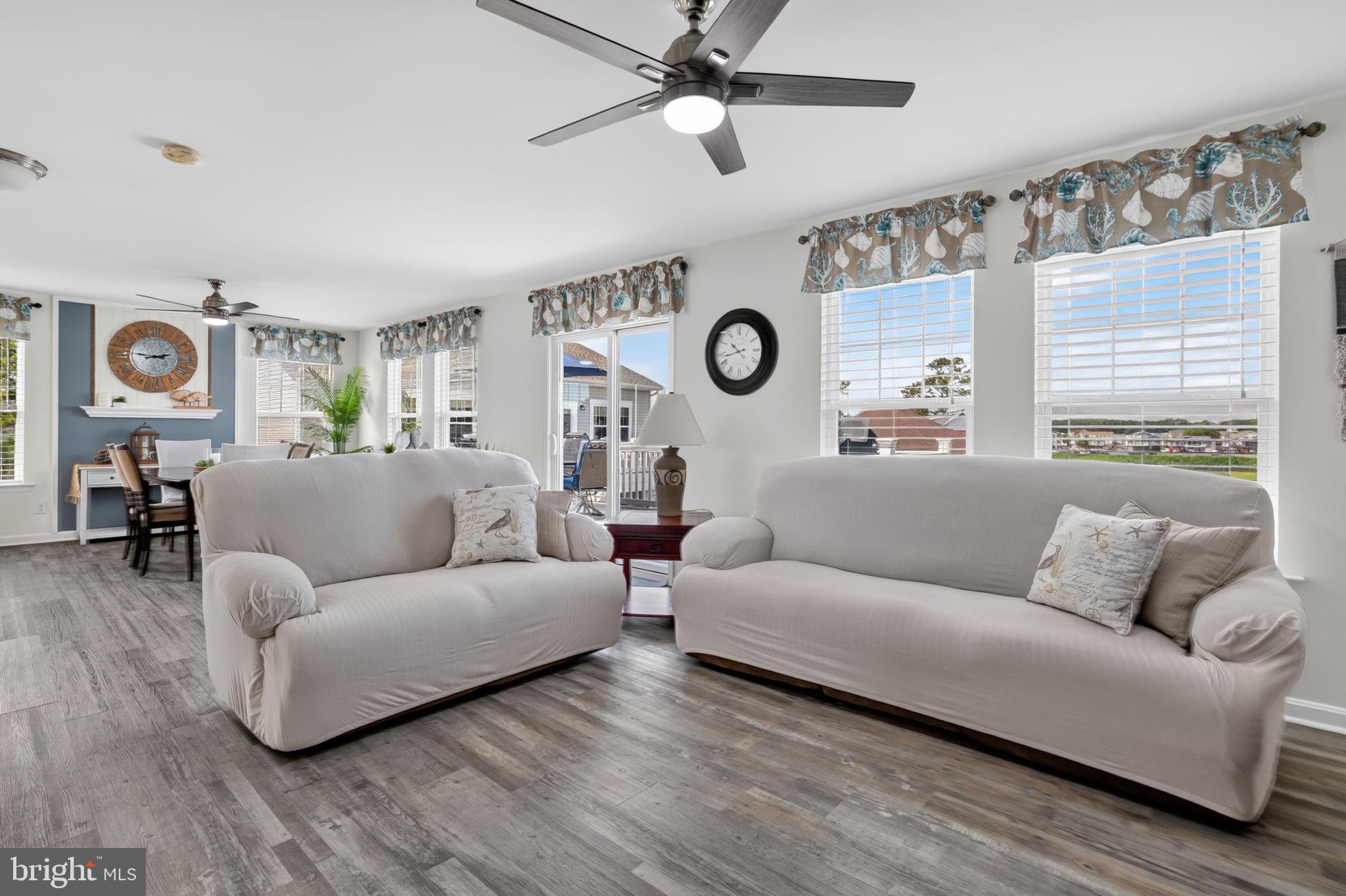 CAPTAIN'S COVE - Residential