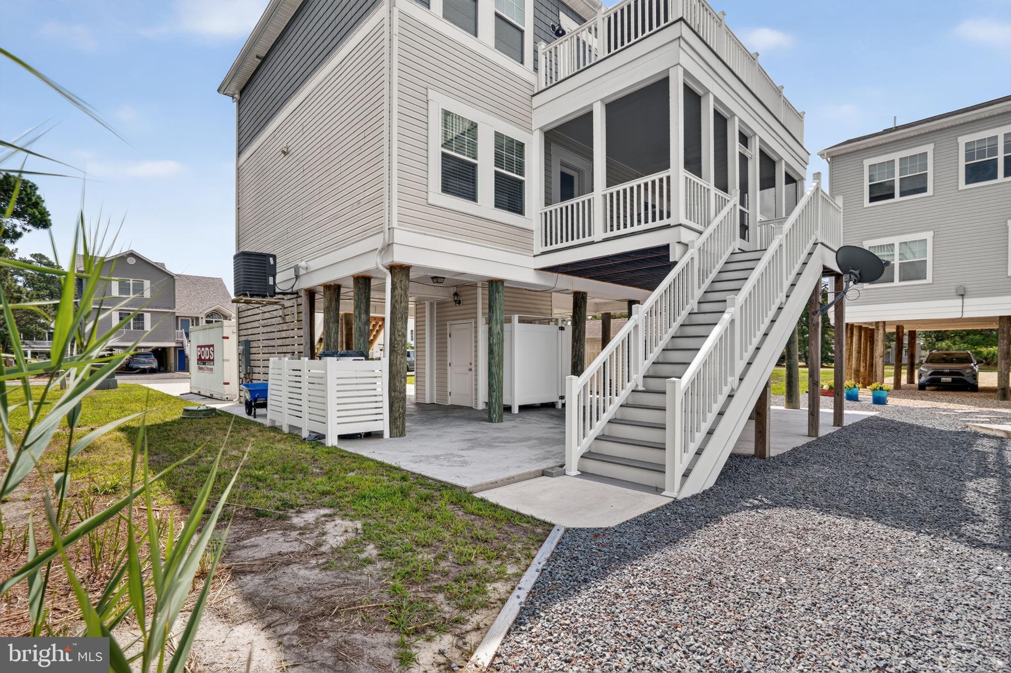 CAPTAIN'S COVE - Residential