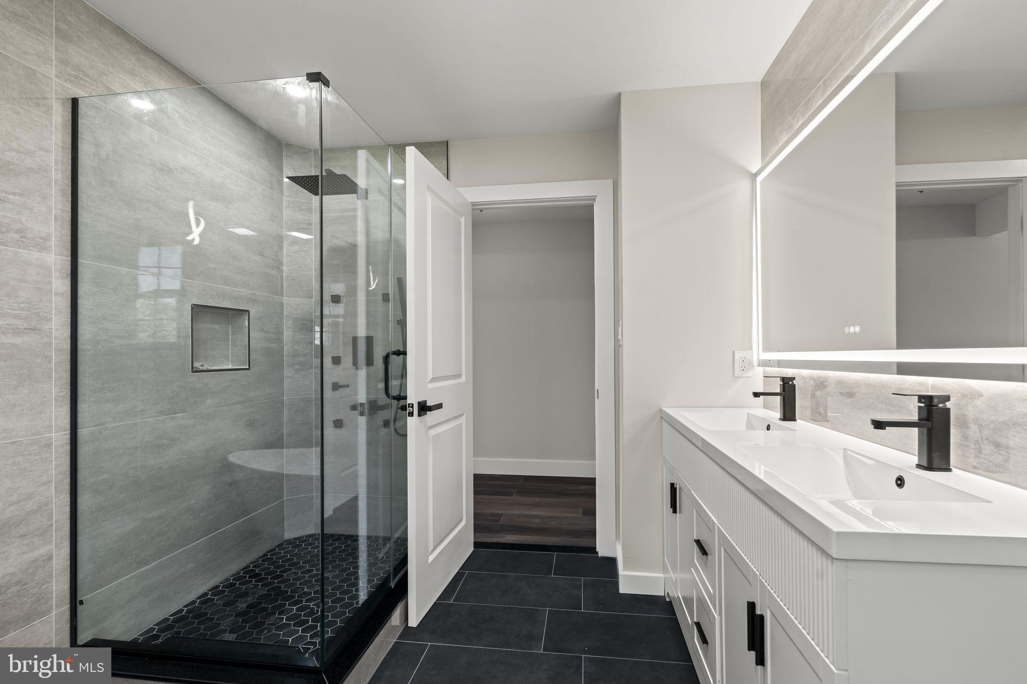 KING OF PRUSSIA - Residential
