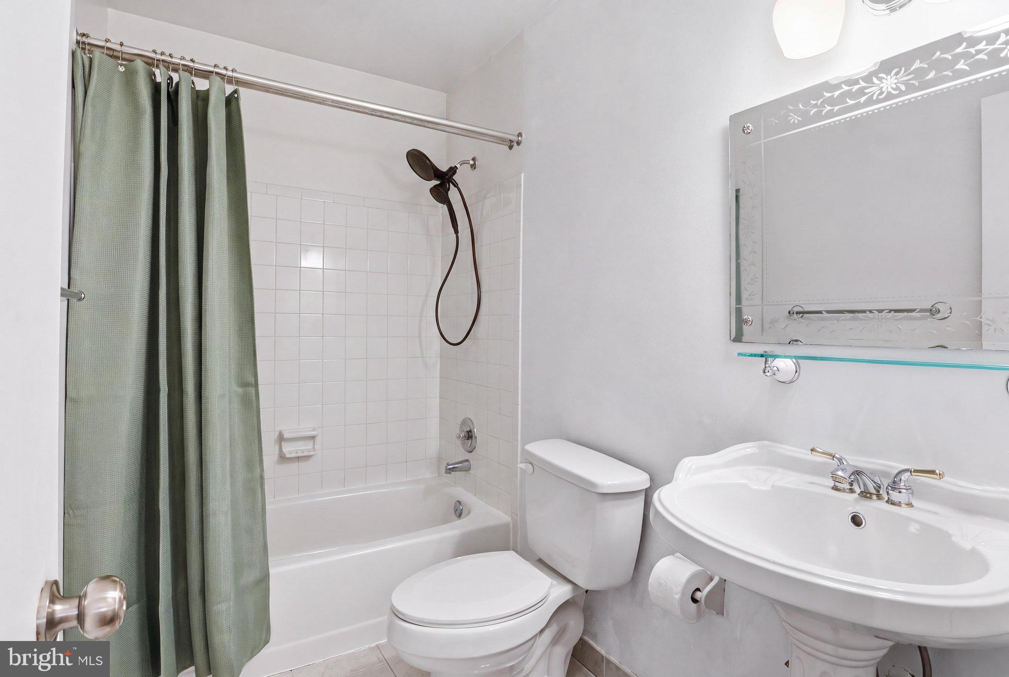 WILLIAMSTOWN - Residential