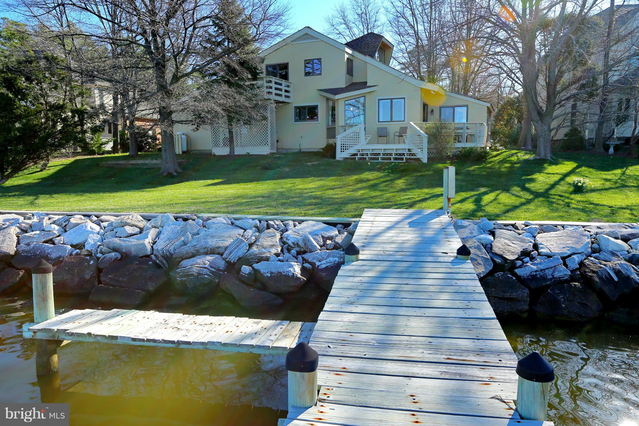 Life on the Potomac River is like vacation year round! Contemporary home in sought after Swan Point w/unbelievable views and many upgrades! Kit w/granite counters, gas stove & isl. Great Rm w/vaulted ceilings. Fam Rm off kit w/gas FP. Relax in the Solarium or on the back deck overlooking the water. Private pier w/boat & jet ski lift and water/electric. Community golf, yacht club, tennis, & more!