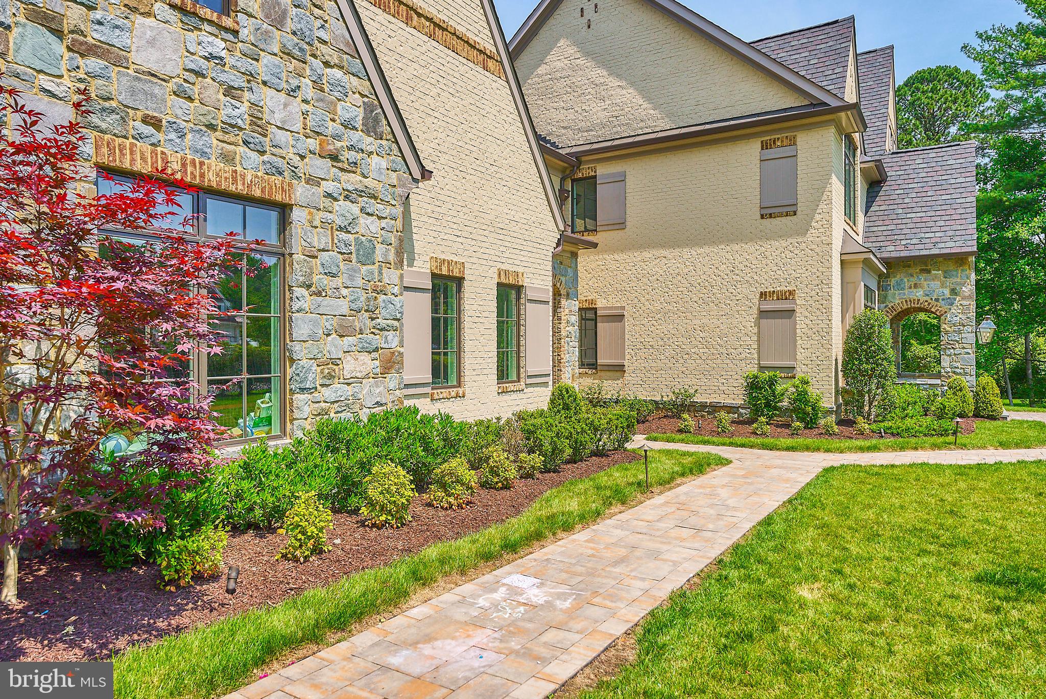 GLENDALE KNOLLS - Residential