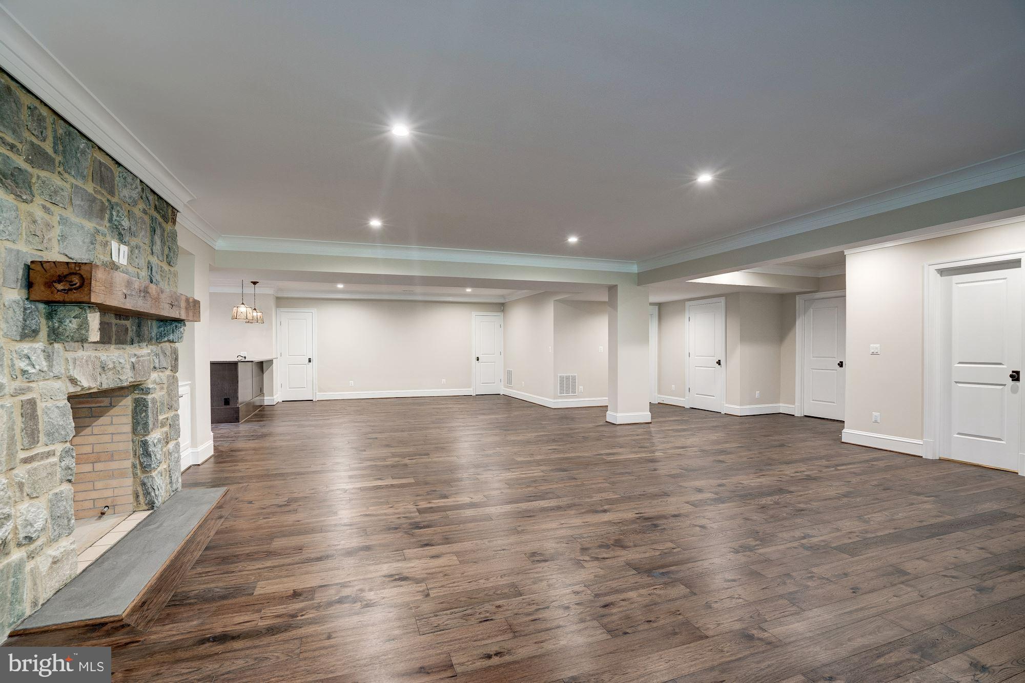 GLENDALE KNOLLS - Residential