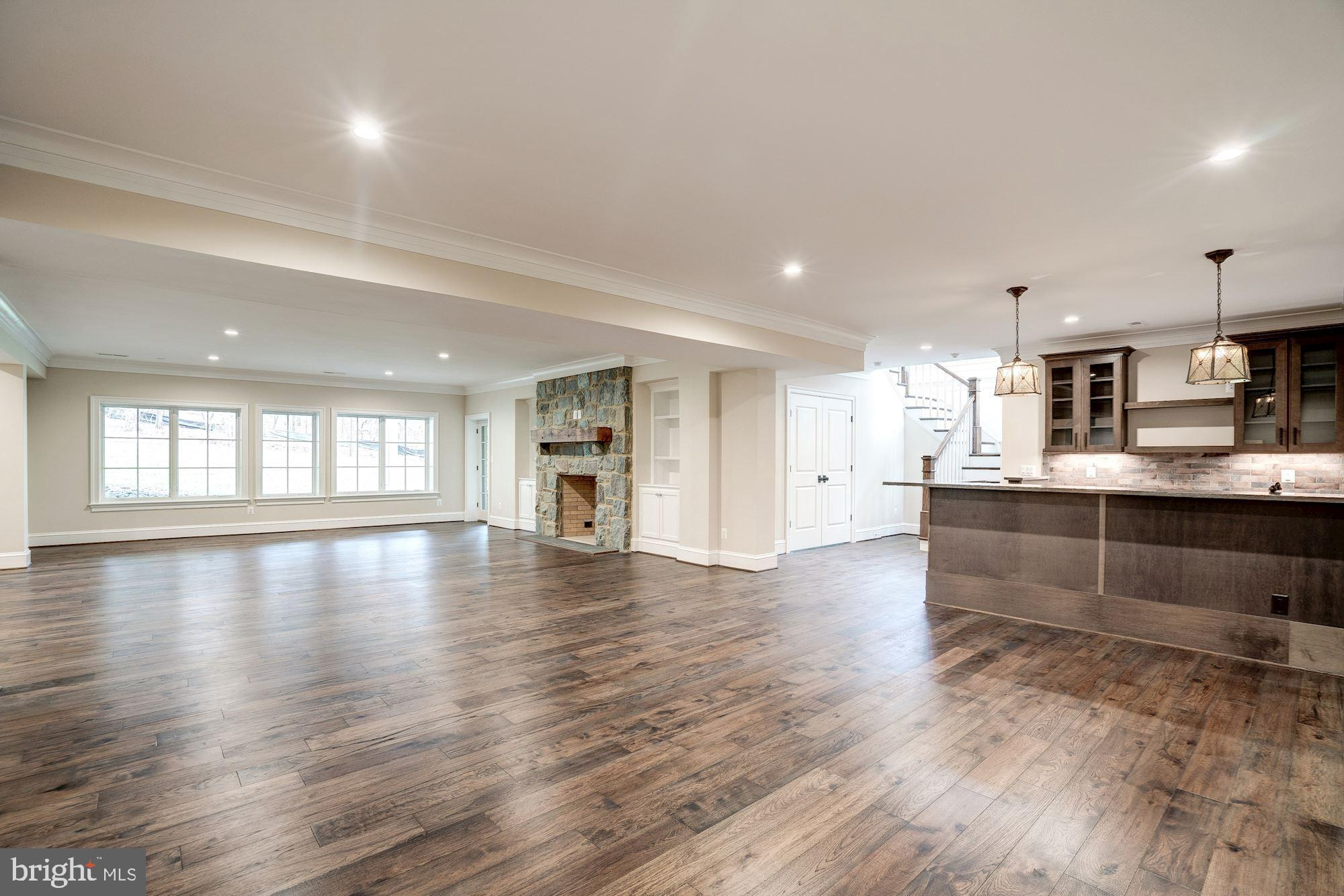 GLENDALE KNOLLS - Residential