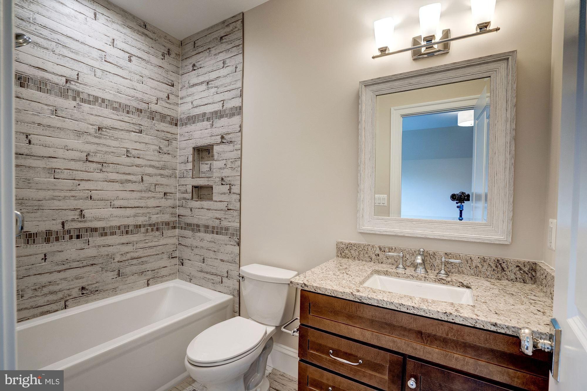 GLENDALE KNOLLS - Residential
