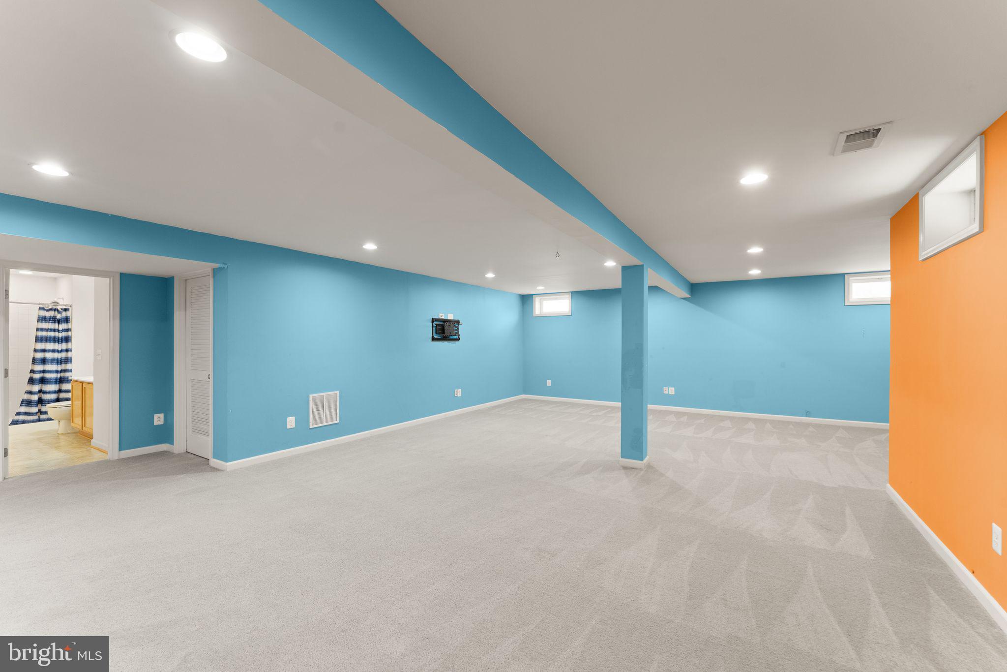 NEW TOWN MEADOWS - Residential