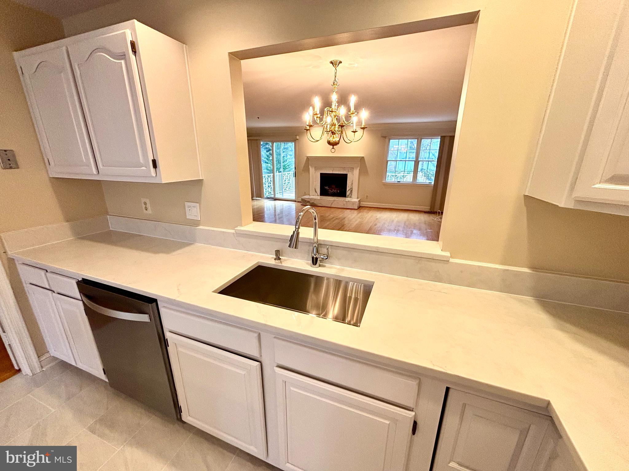 DECOVERLY ADVENTURE - Residential Lease