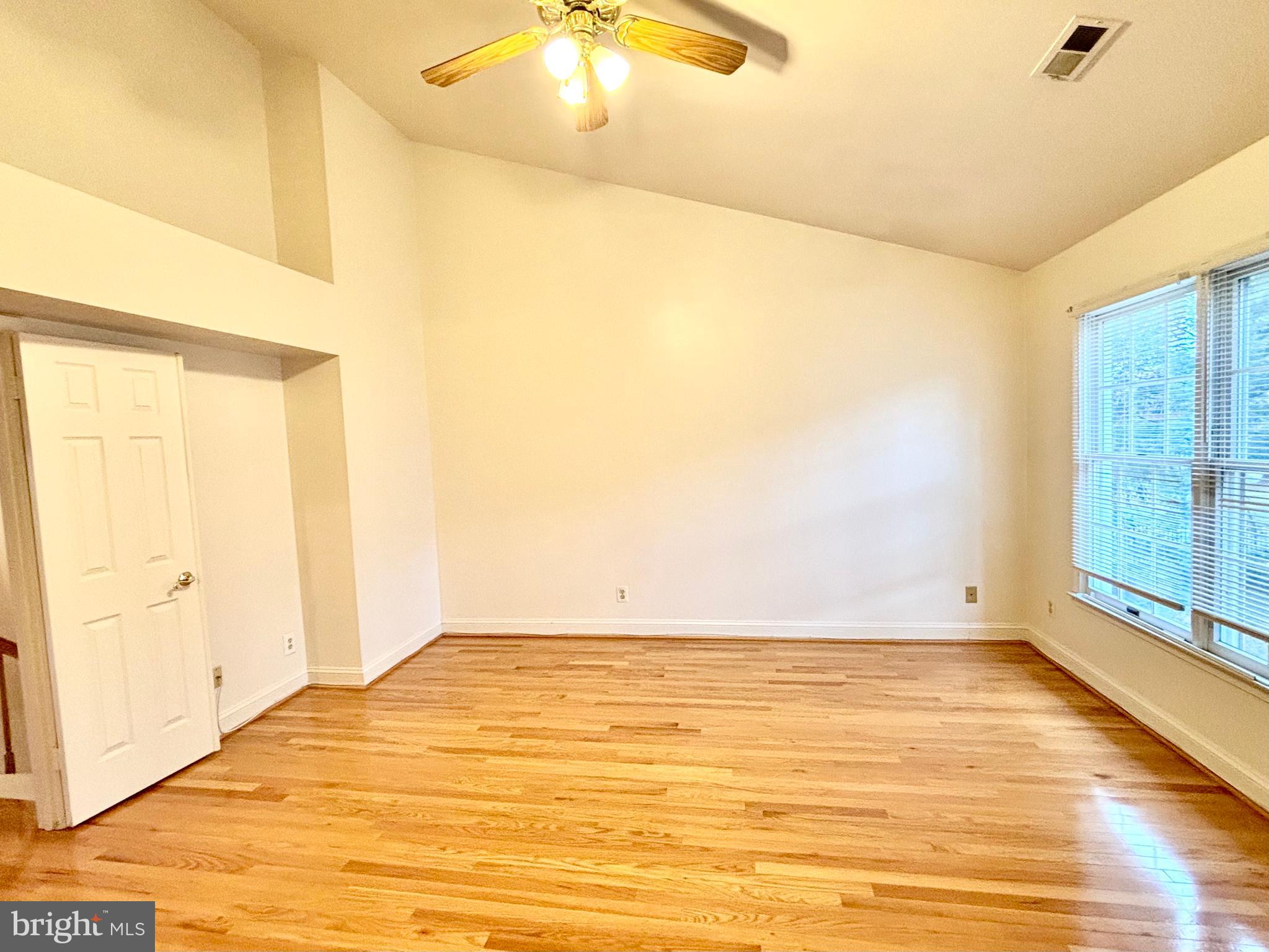 DECOVERLY ADVENTURE - Residential Lease