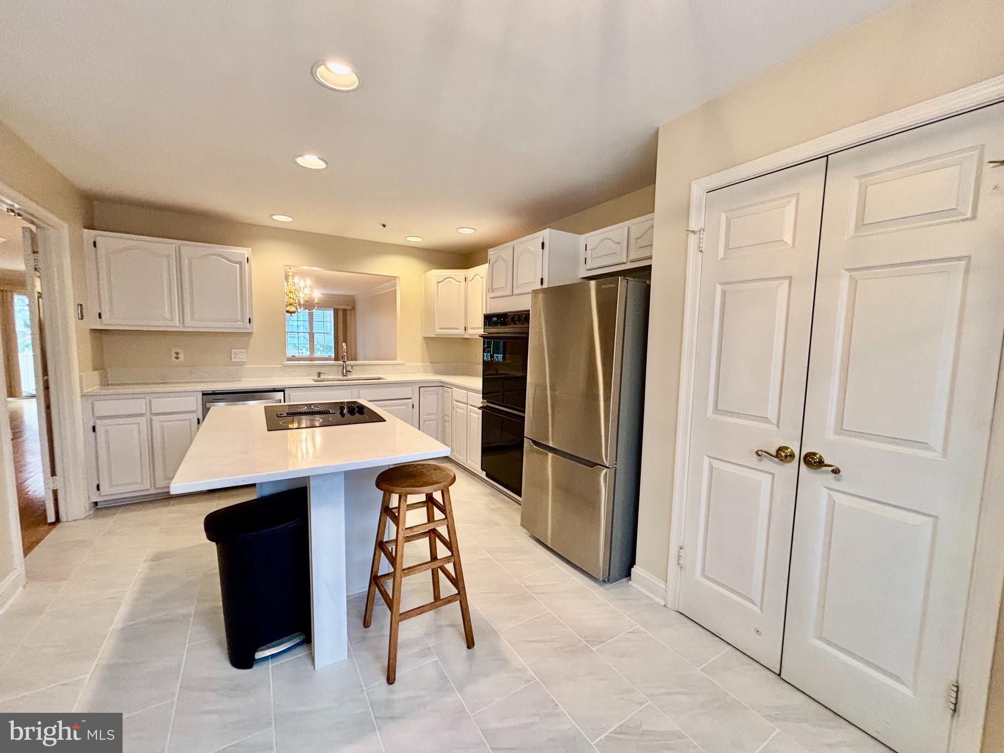 DECOVERLY ADVENTURE - Residential Lease