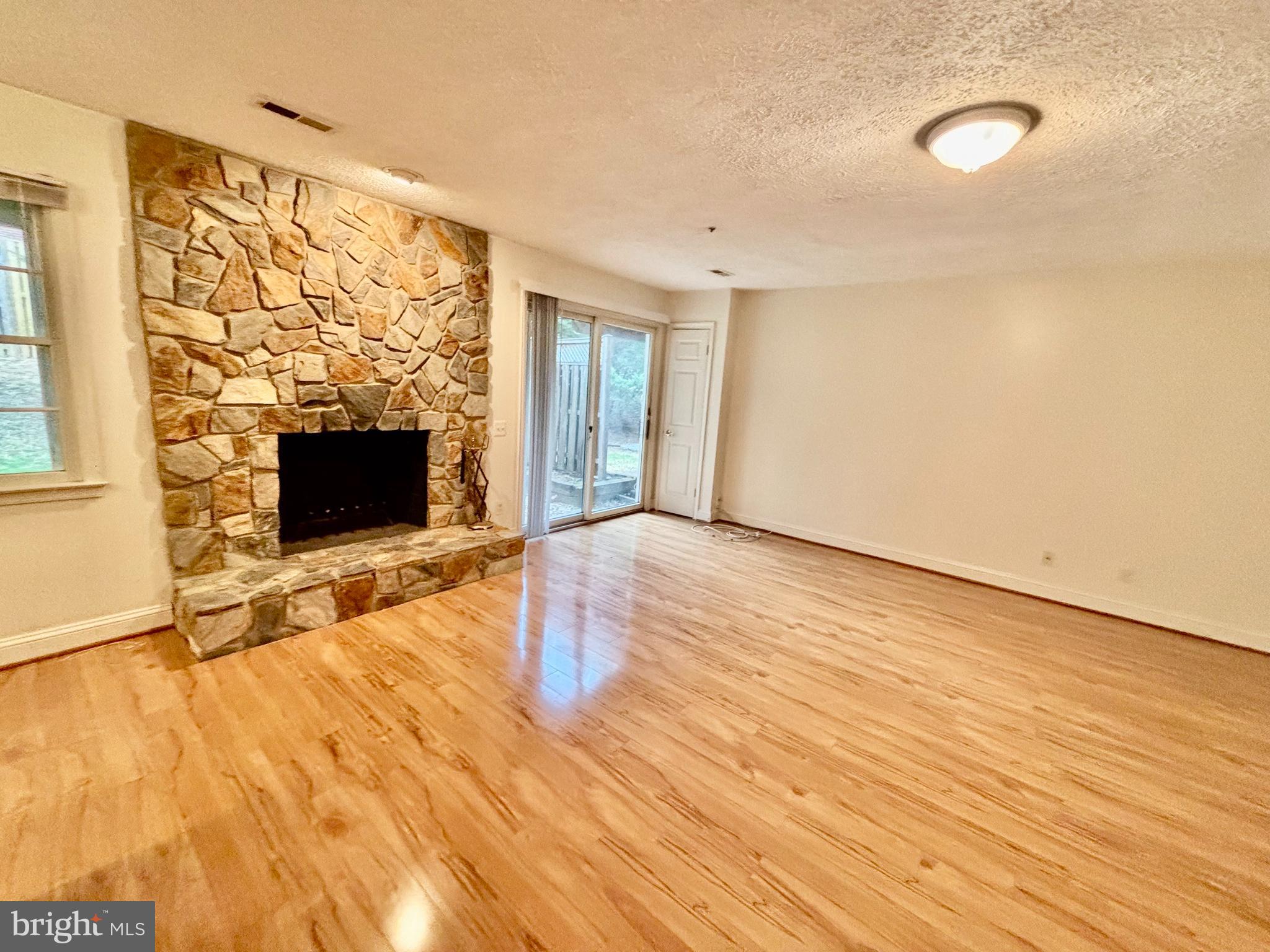 DECOVERLY ADVENTURE - Residential Lease