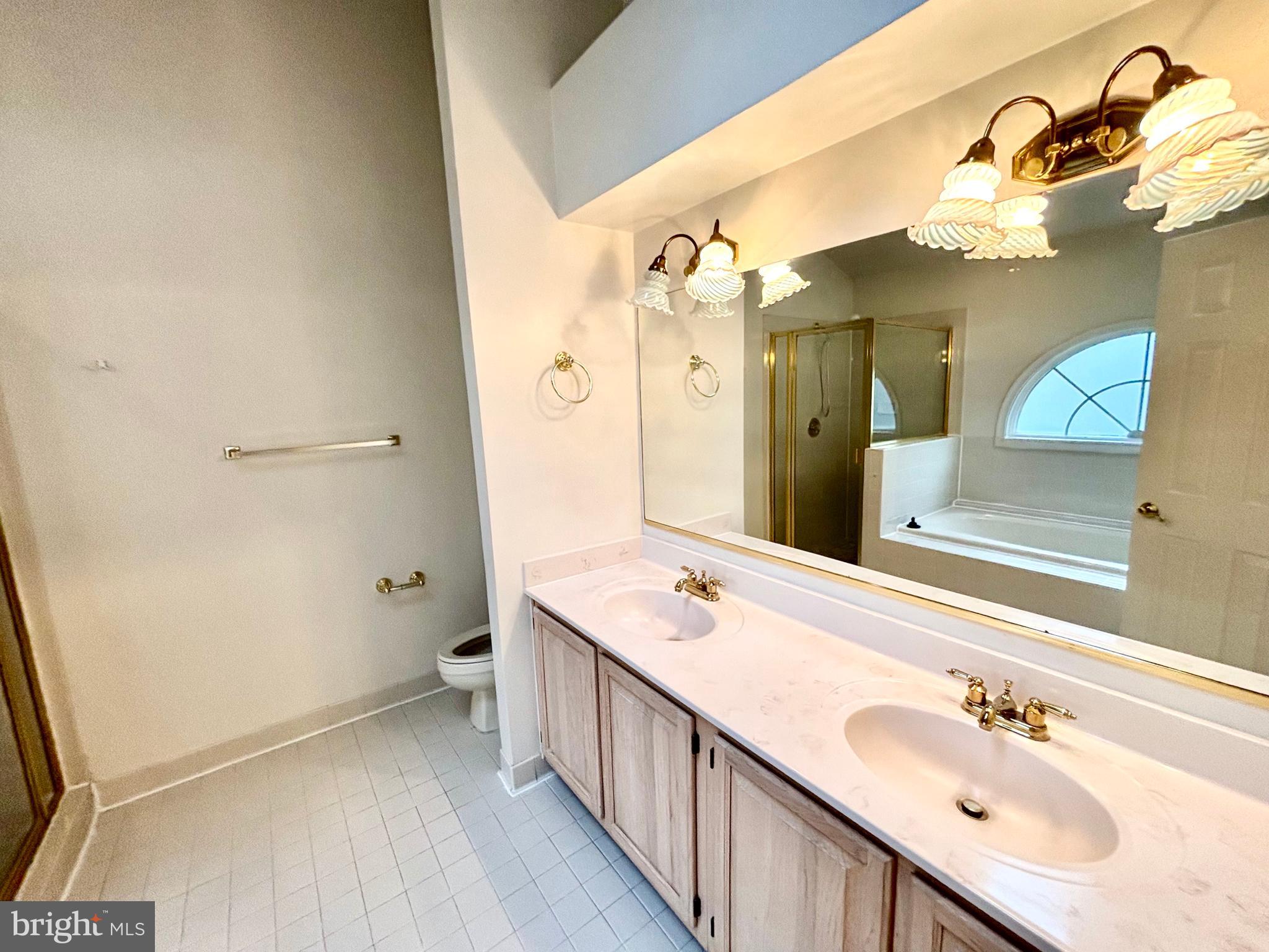 DECOVERLY ADVENTURE - Residential Lease
