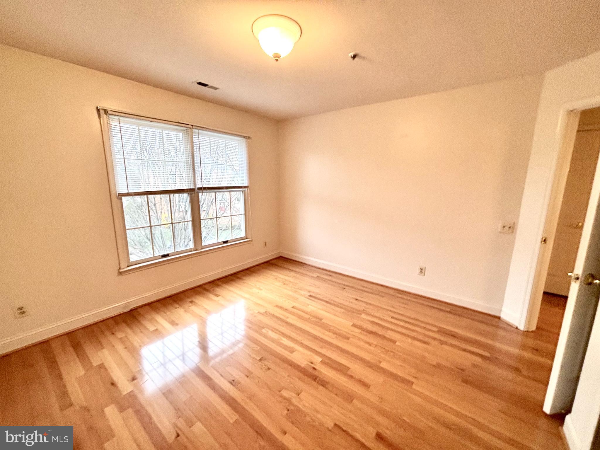 DECOVERLY ADVENTURE - Residential Lease