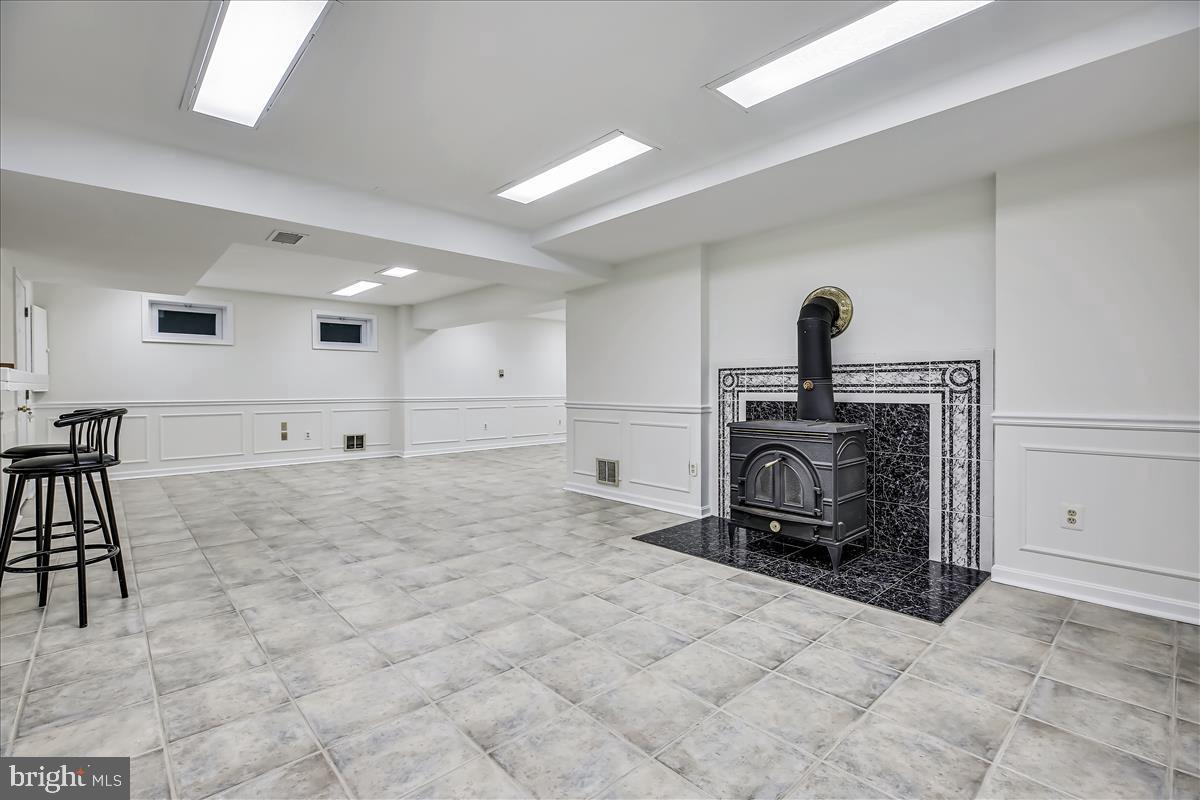 OLNEY OUTSIDE - Residential