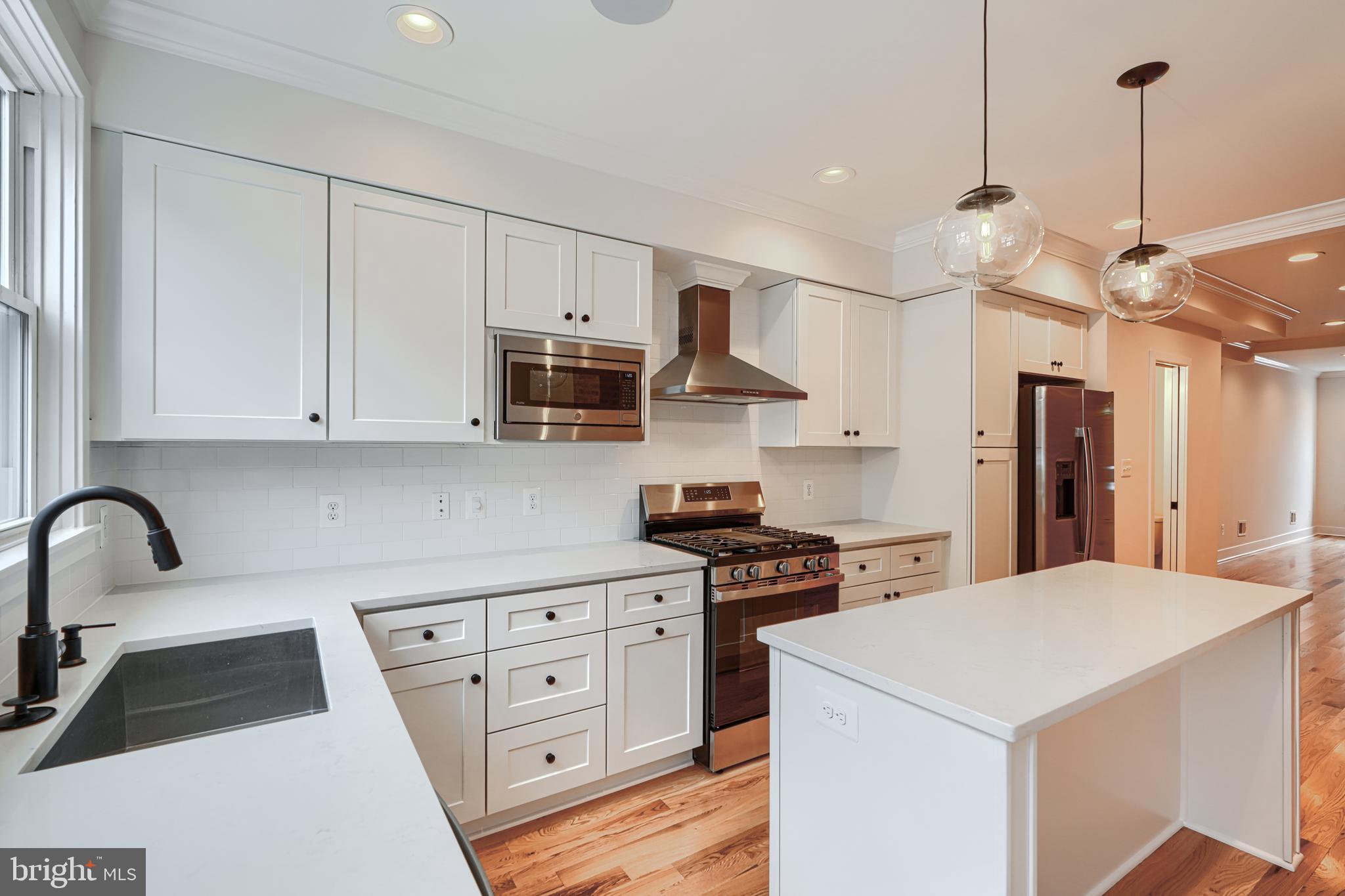 LOCUST POINT - Residential