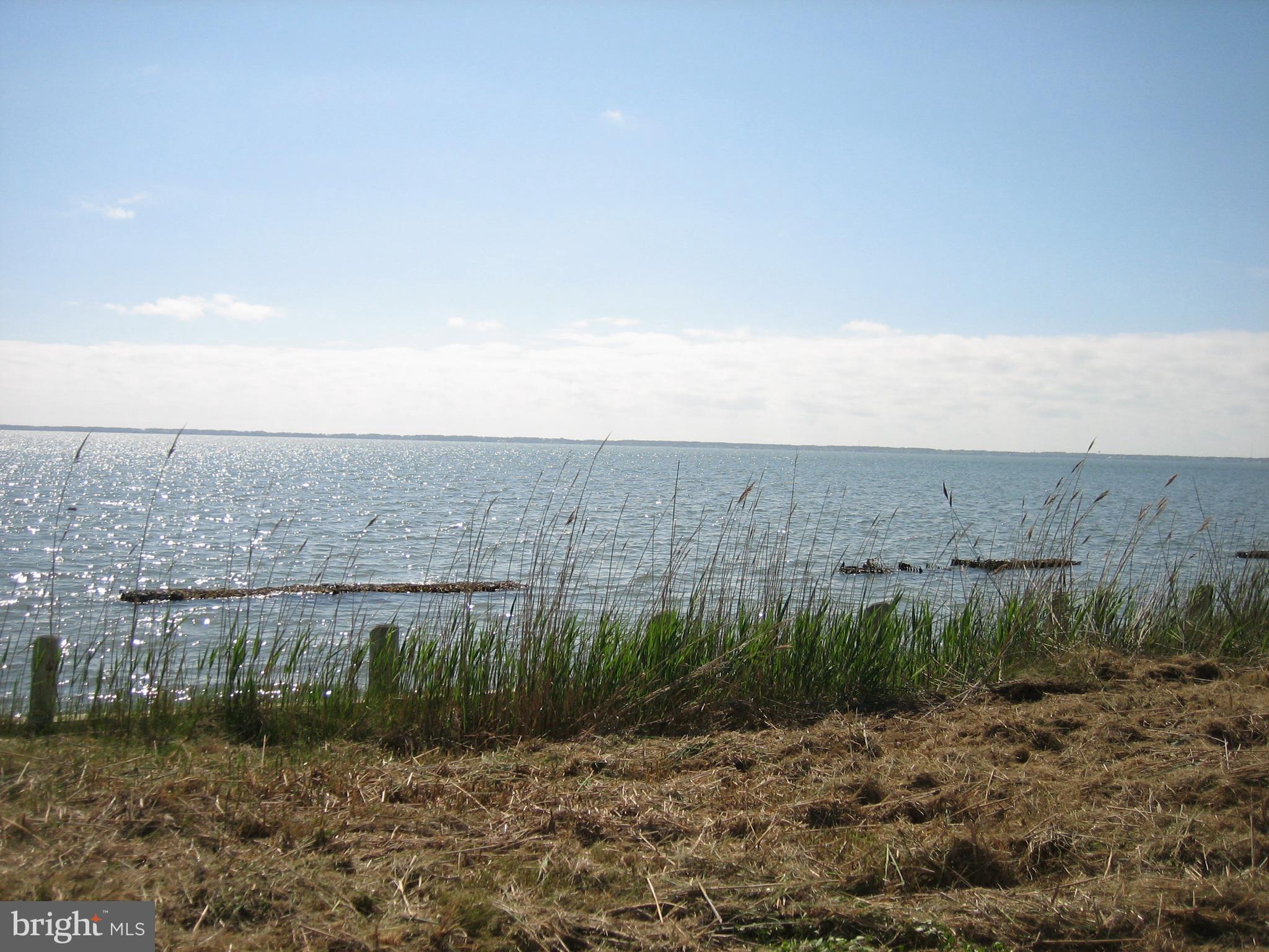CAPTAIN'S COVE - Land