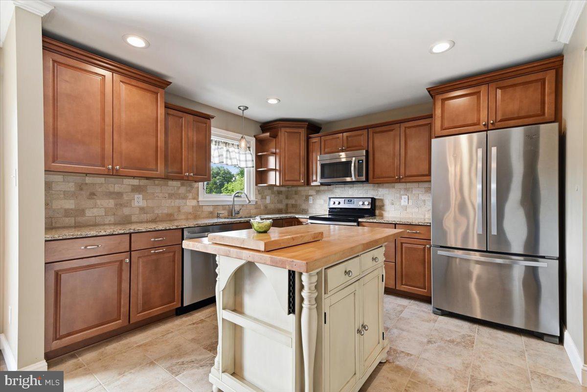 WOODLAND ACRES - Residential