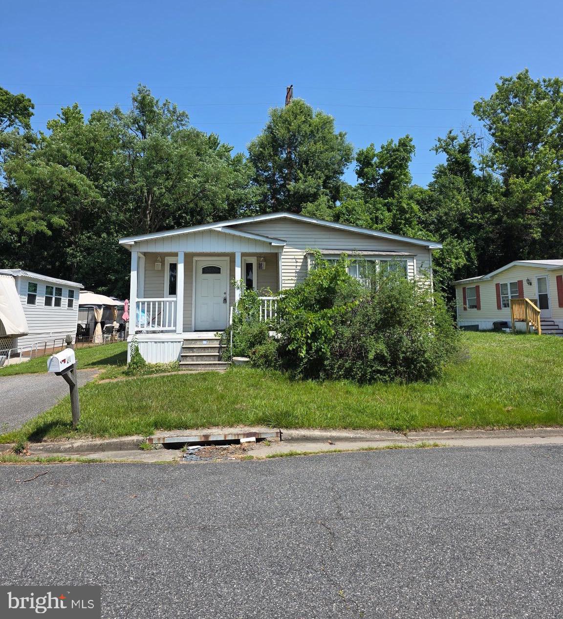 Very large 3bd 2 full bath home available in Peppermint Woods.  Engineered HWH floors throughout family room, Kitchen, and dining area. Kitchen feature granite countertops and breakfast bar. Located in a private section in the rear of the  community. Home is in need of cosmetic improvements. Ground rent is $1,133/month and covers most utilities, lawn and community maintenance.
