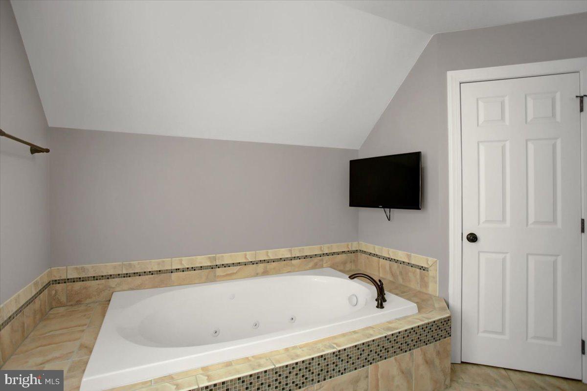 MEADOWBROOK FARMS - Residential