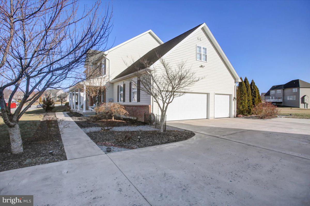 MEADOWBROOK FARMS - Residential