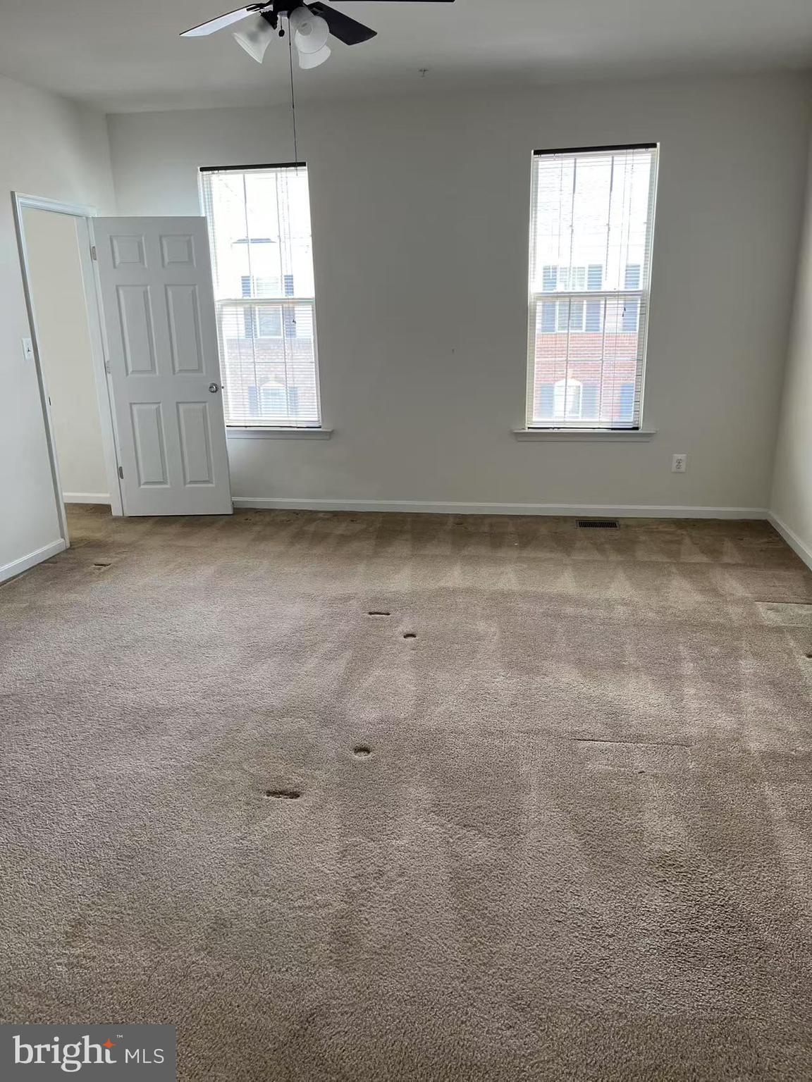RESIDENCES AT DULLES PRK - Residential Lease
