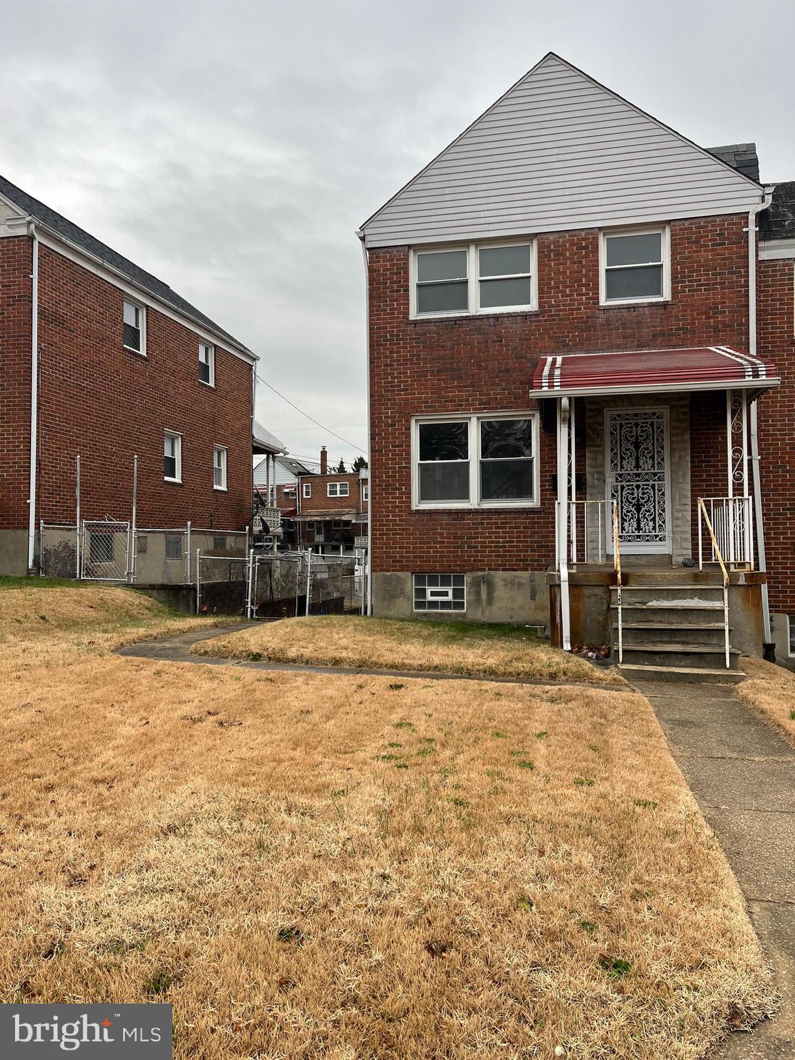 END OF GROUP, READY TO MOVE IN, DECK, CENTRAL AIR, SPACIOUS YARD, WITH SHED, BEAUTIFUL LANDSCAPING, 2 CAR PARKING PAD,  AS-IS, CONVENIENT to Rt.95.