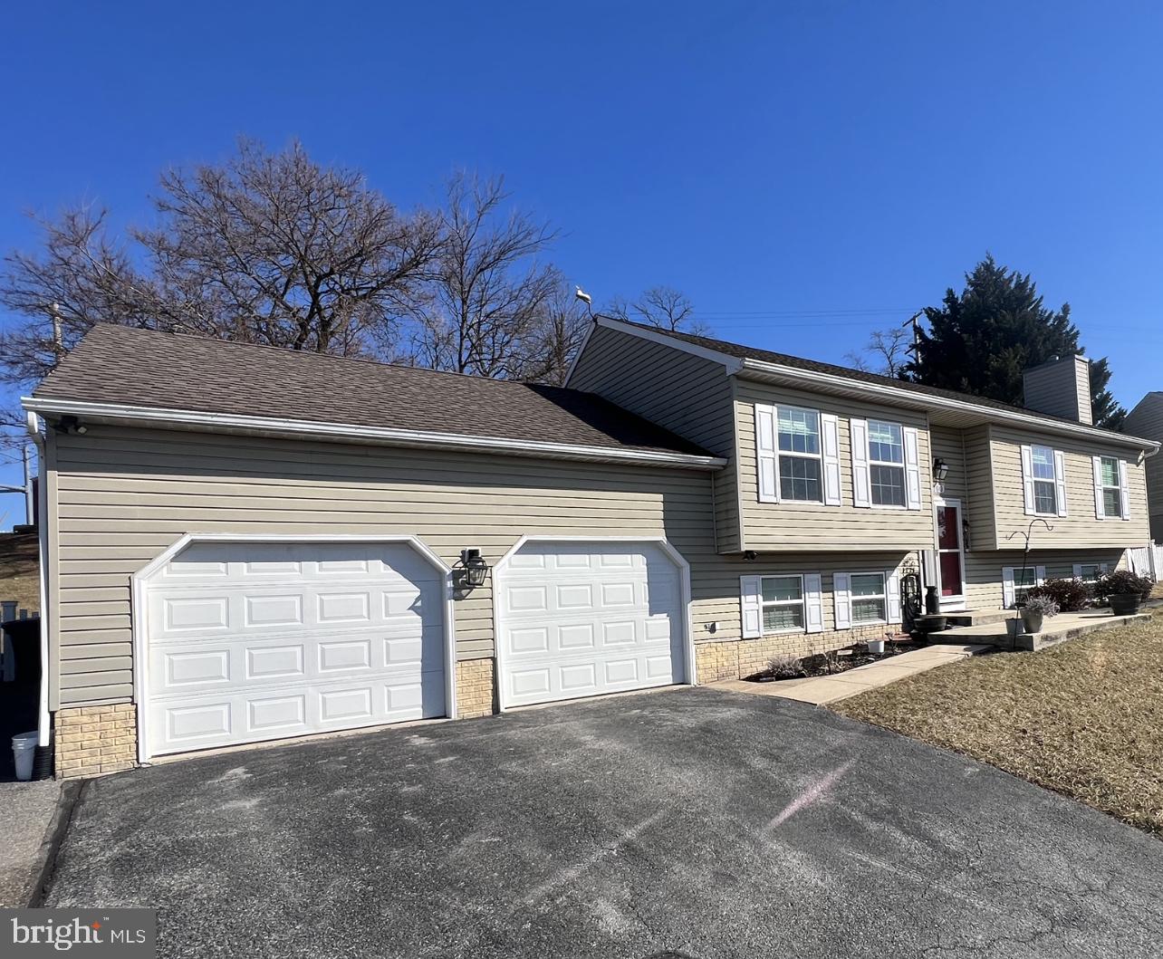 WHISPERING HILLS - Residential