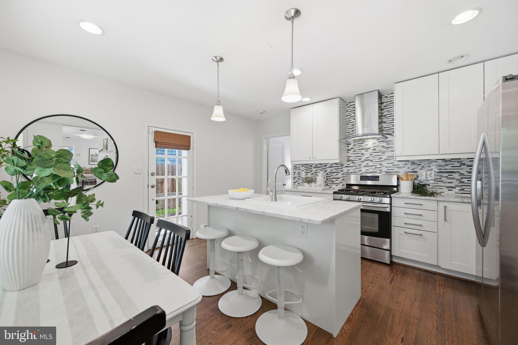 FOREST HILLS - Residential
