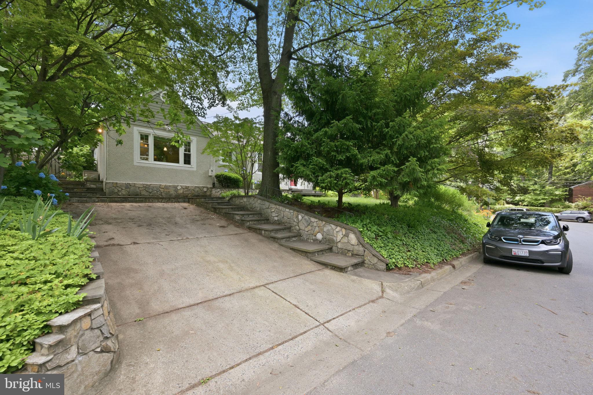 FOREST HILLS - Residential