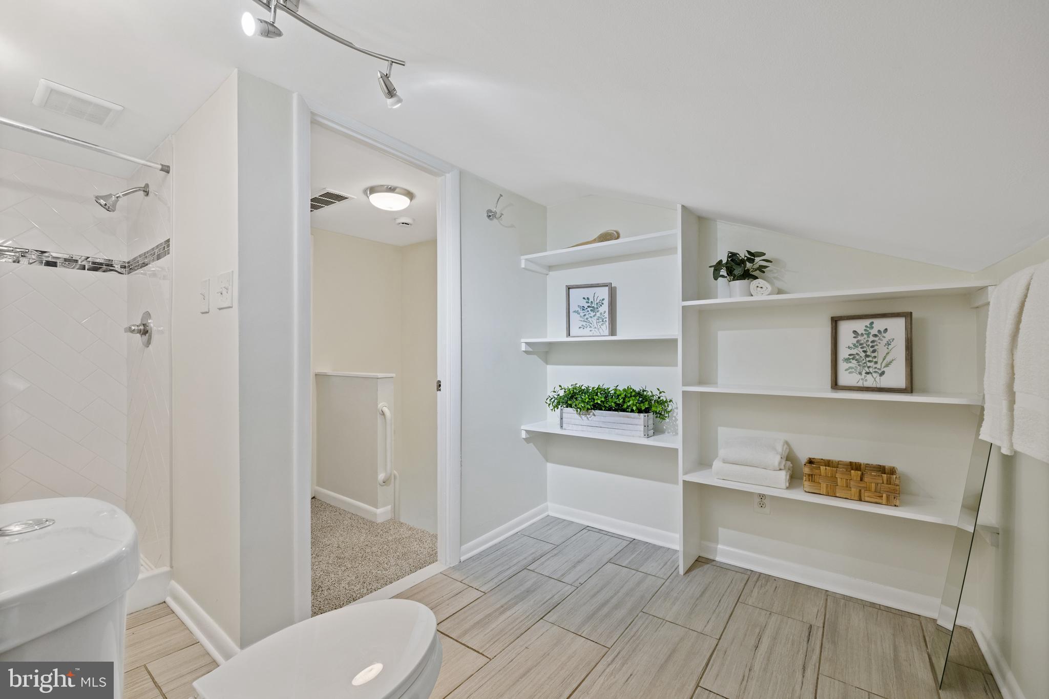 WASHINGTON VILLAGE - Residential