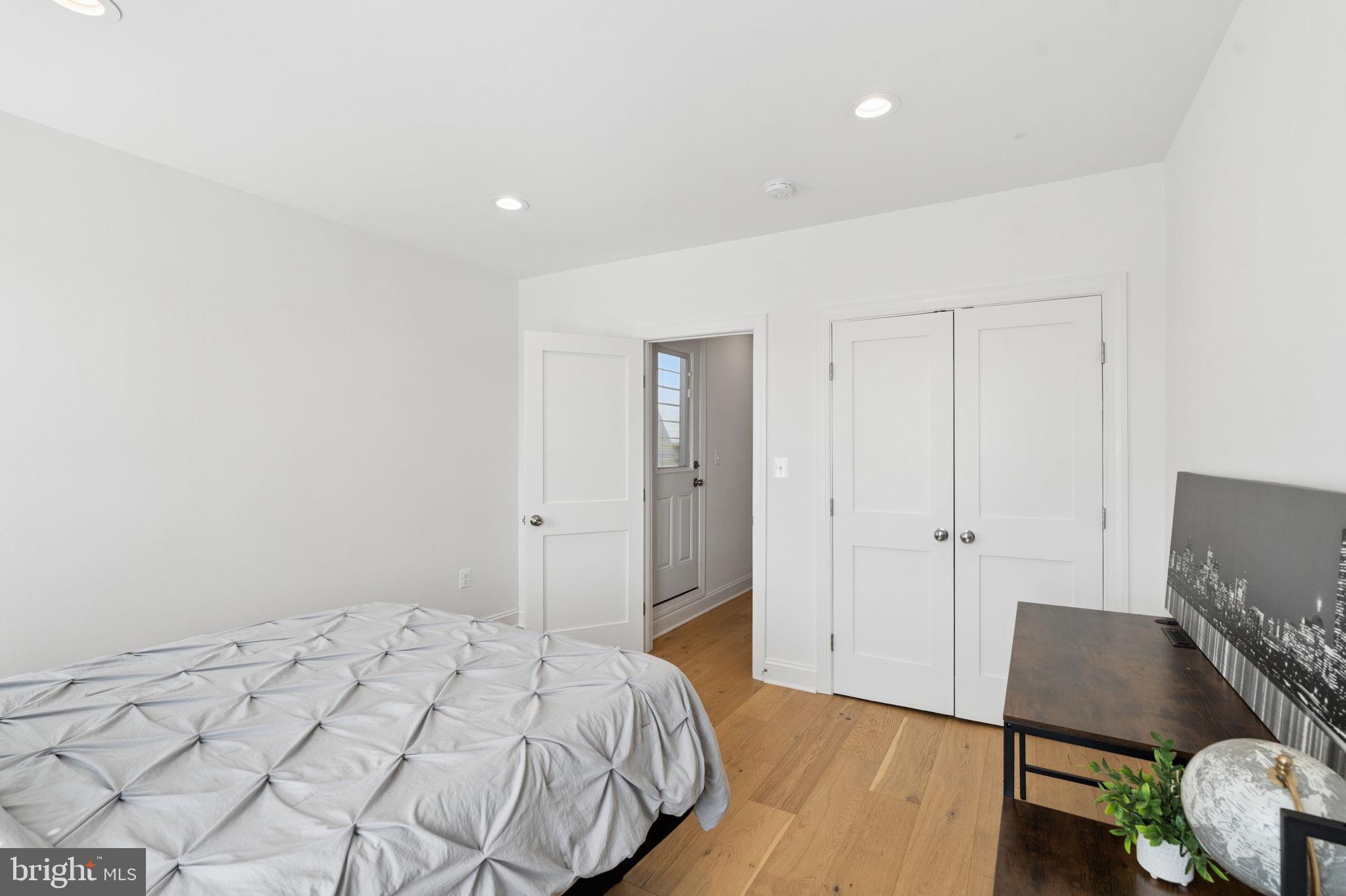 LOCUST POINT - Residential