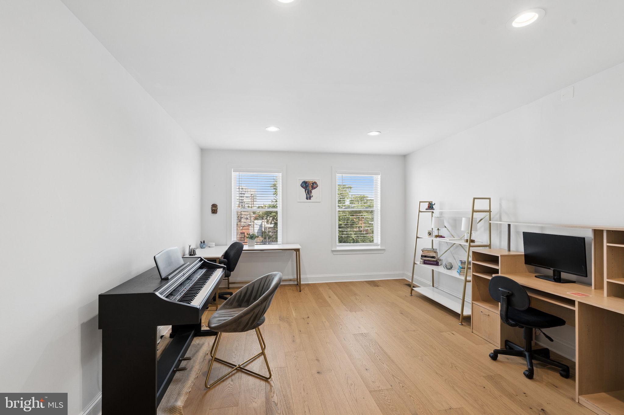 LOCUST POINT - Residential