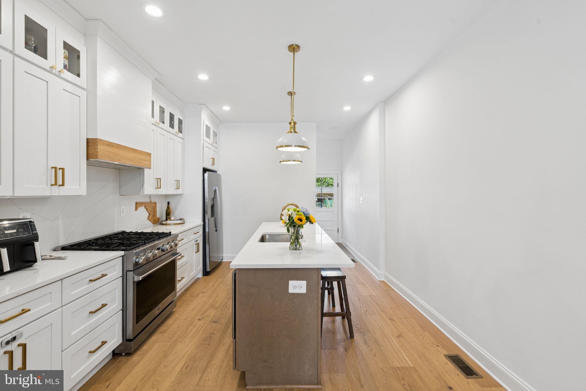 LOCUST POINT - Residential