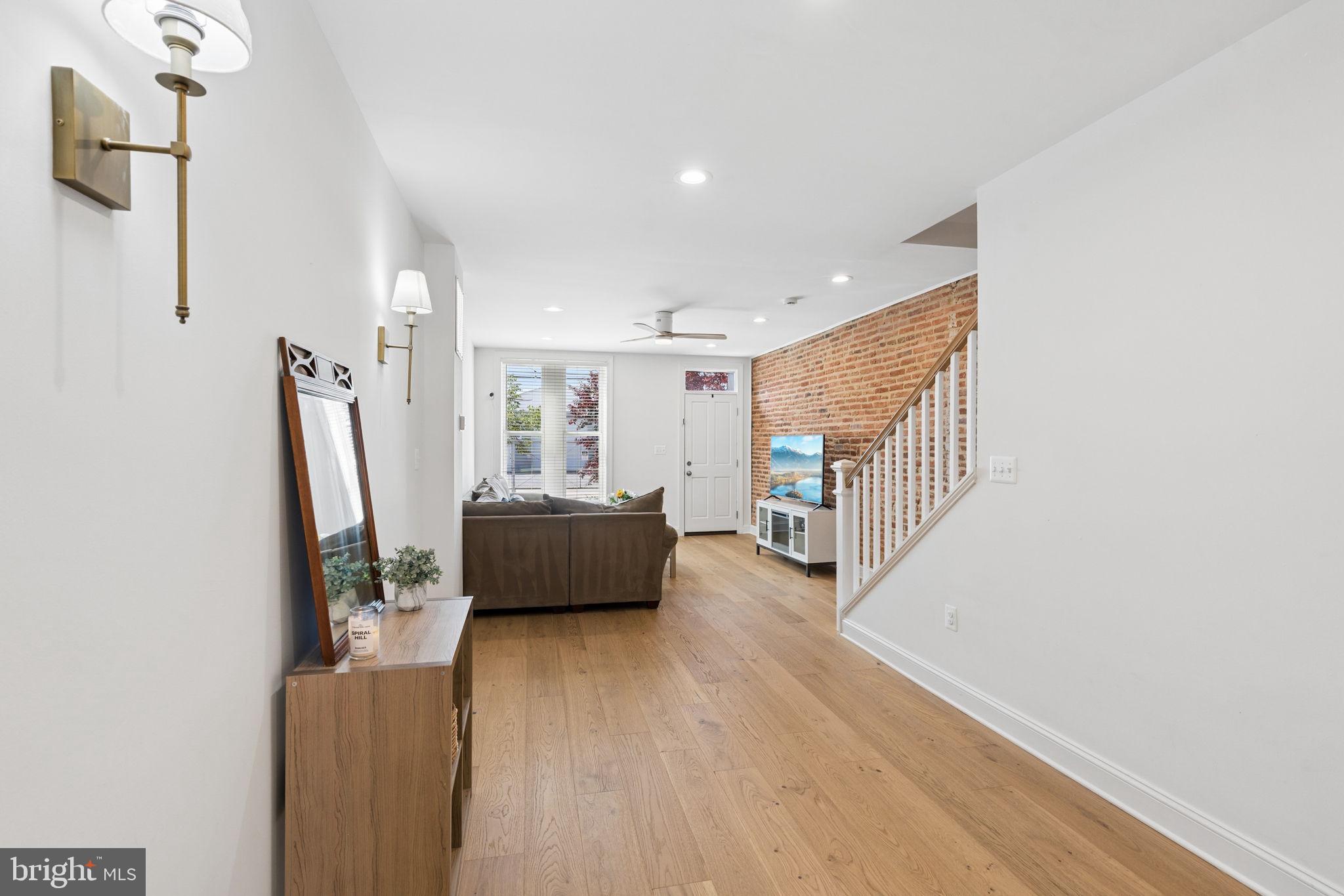 LOCUST POINT - Residential