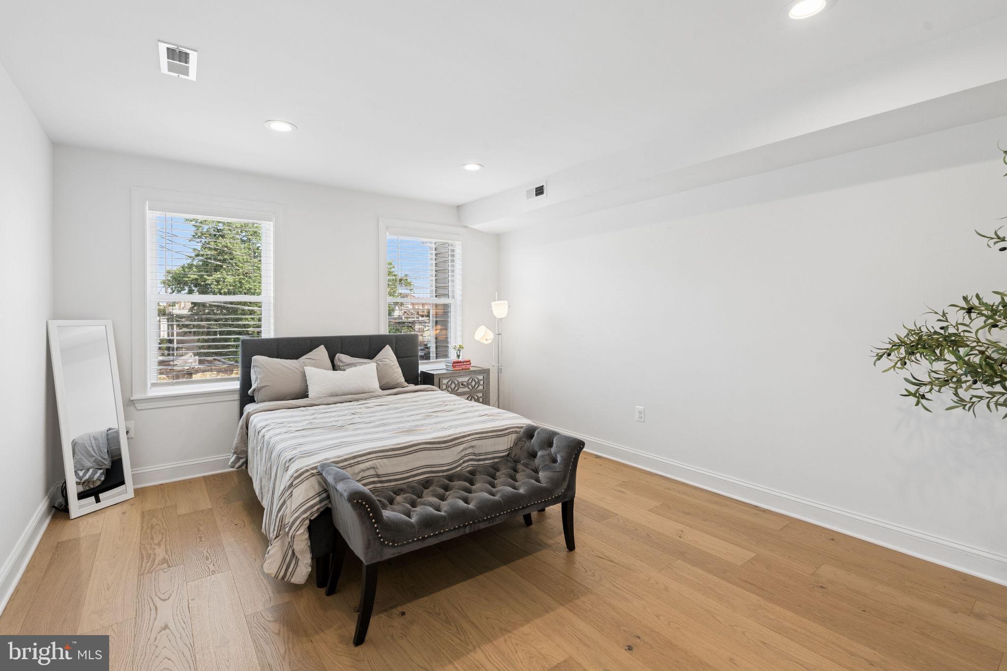 LOCUST POINT - Residential