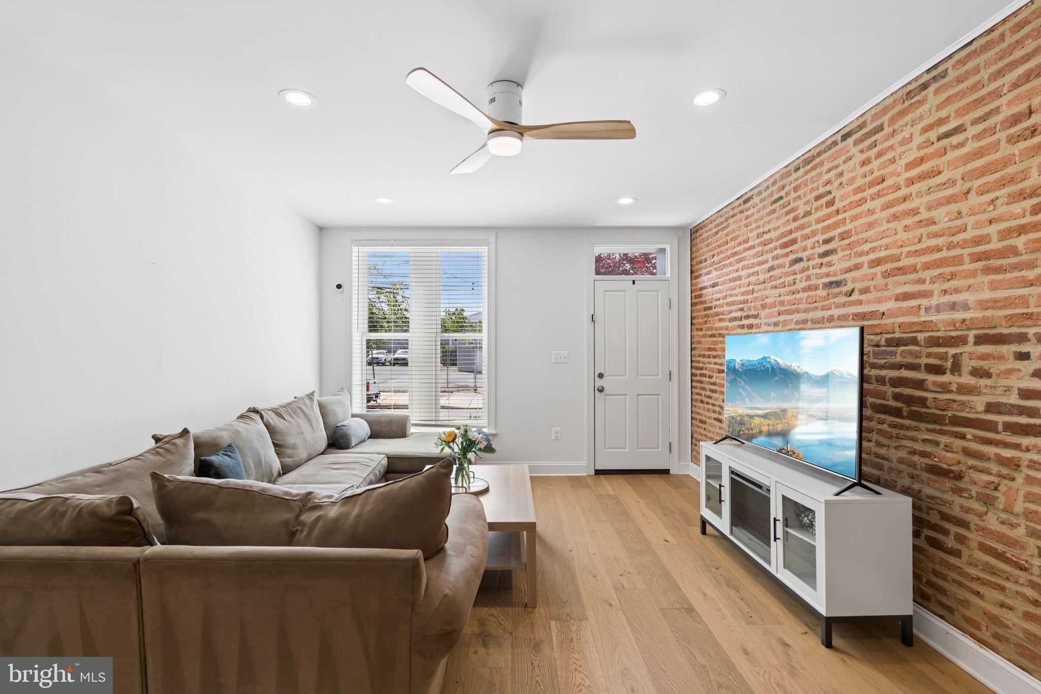 LOCUST POINT - Residential